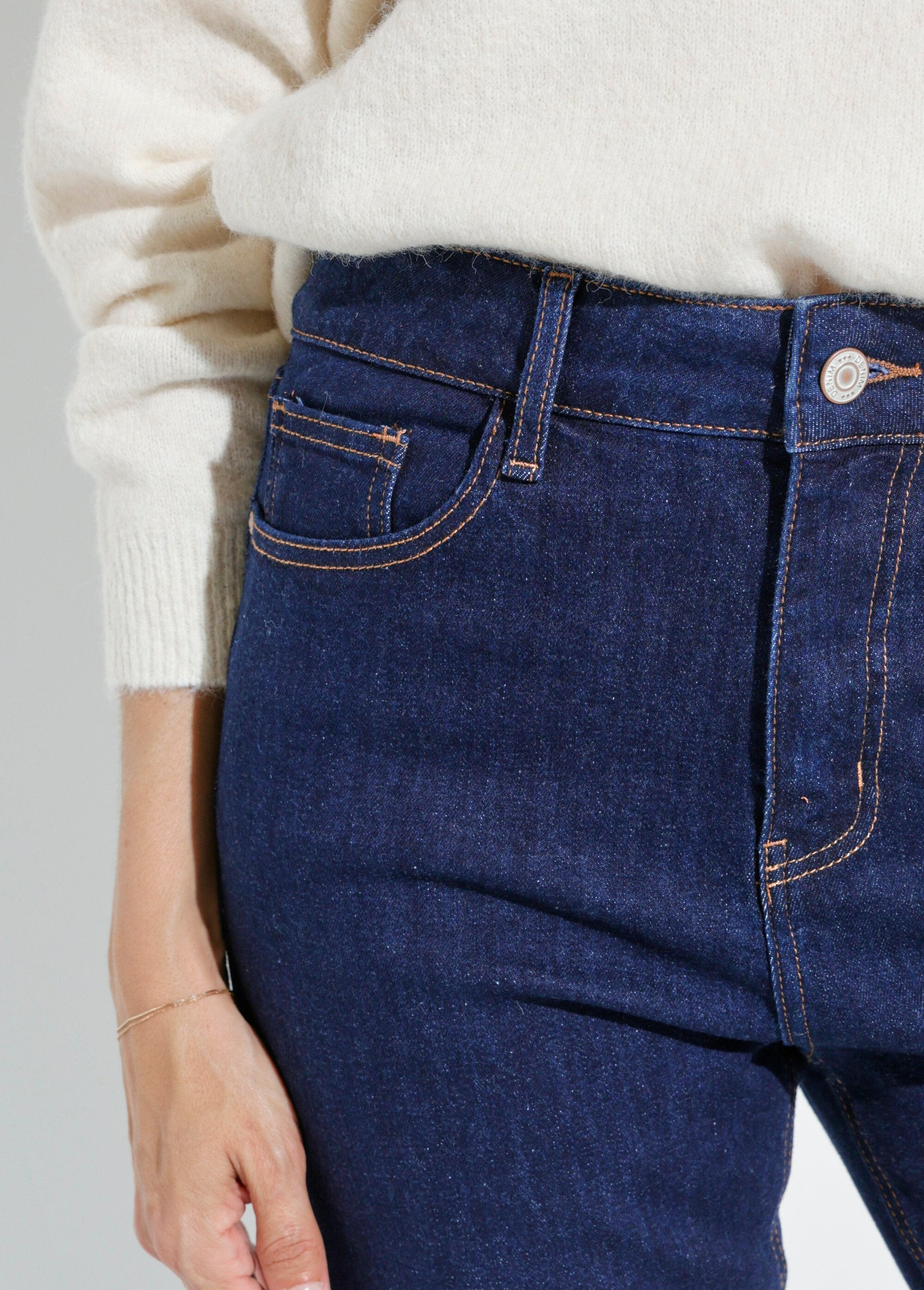 Denim_mom_jeans,_PLUS_SIZE_special_Raw_blue_DE1_slim