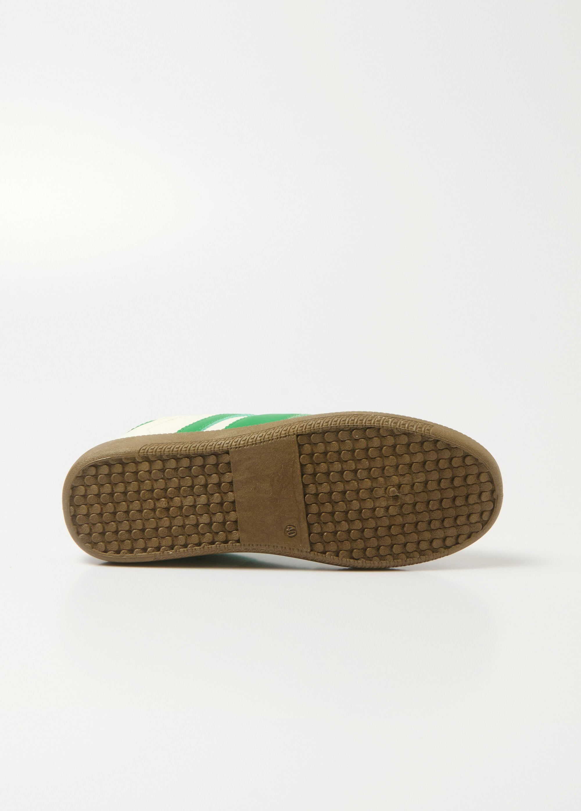 Retro_sneakers_with_contrasting_details_Green_UN1_slim