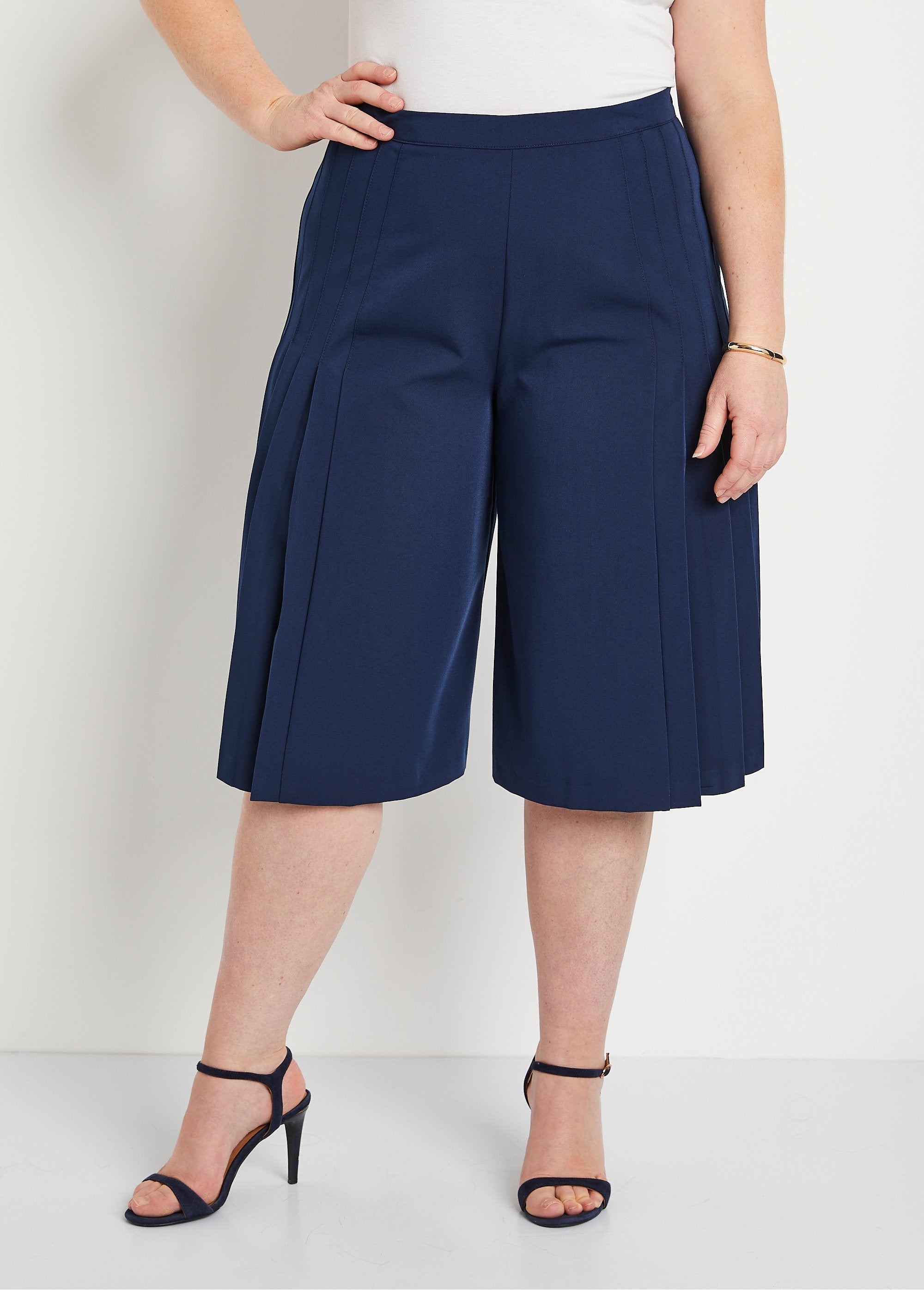 Long_loose_culottes_Marine_FA1_curvy