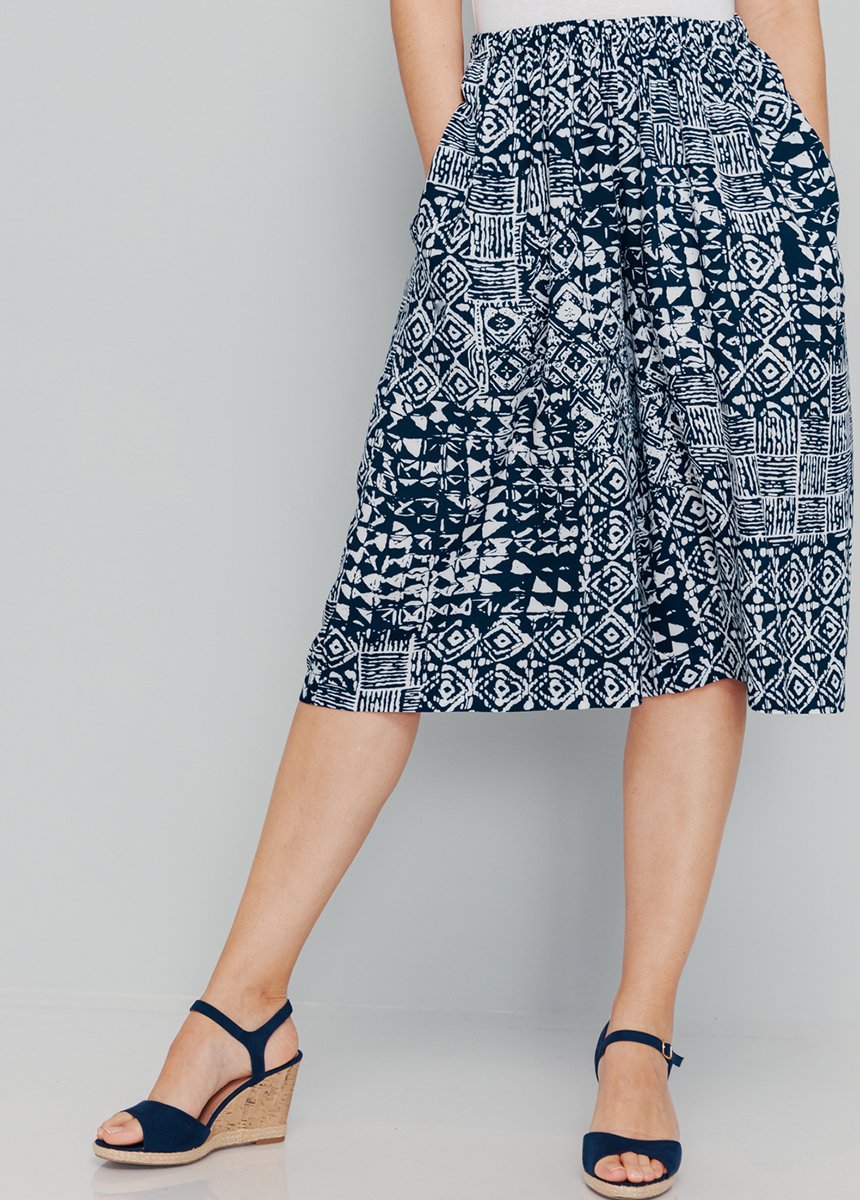 Printed_elasticated_waistband_culottes_Navy_and_white_FA1_slim