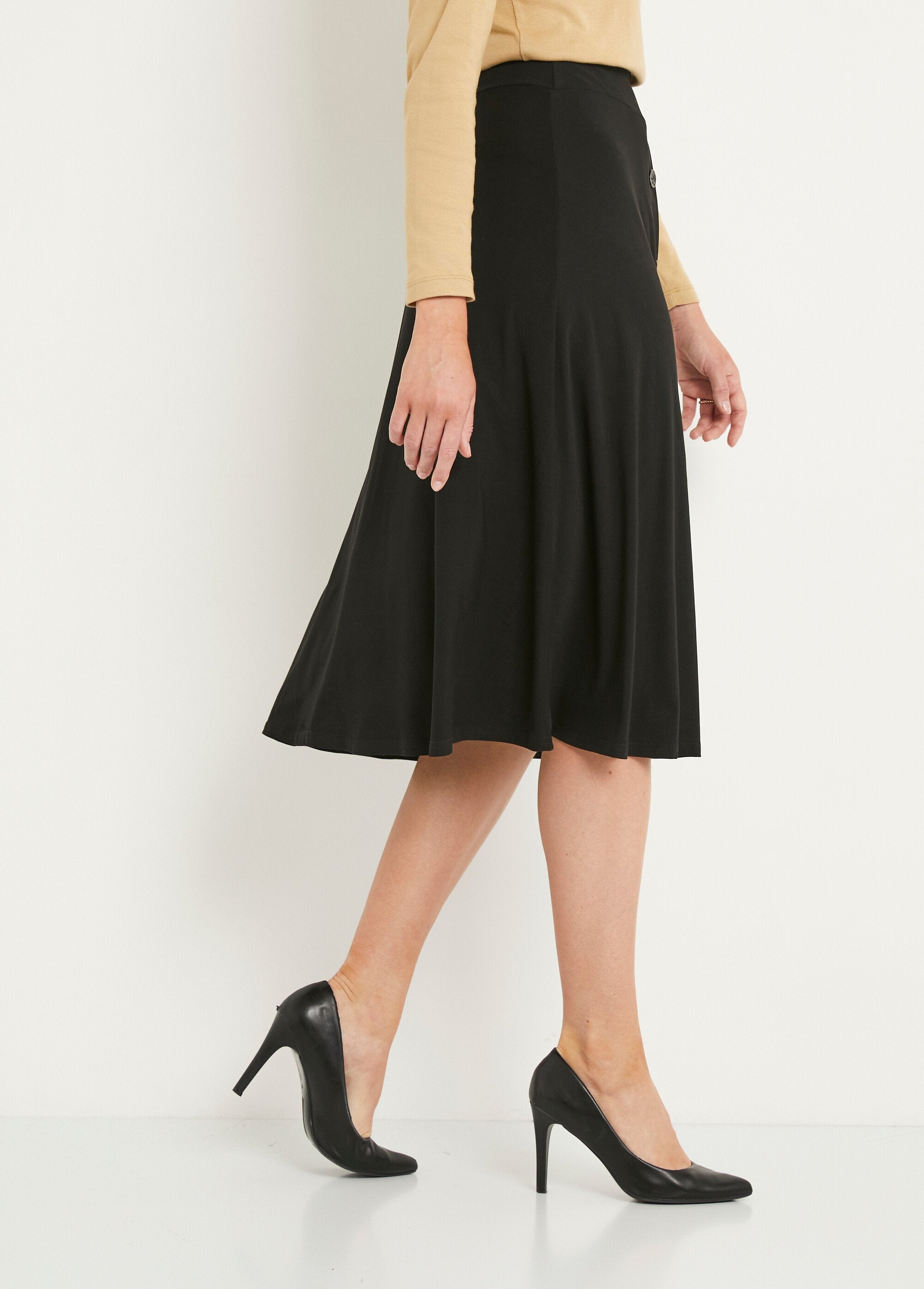 Long_plain_flared_skirt_with_elasticated_waistband_Black_DR1_slim