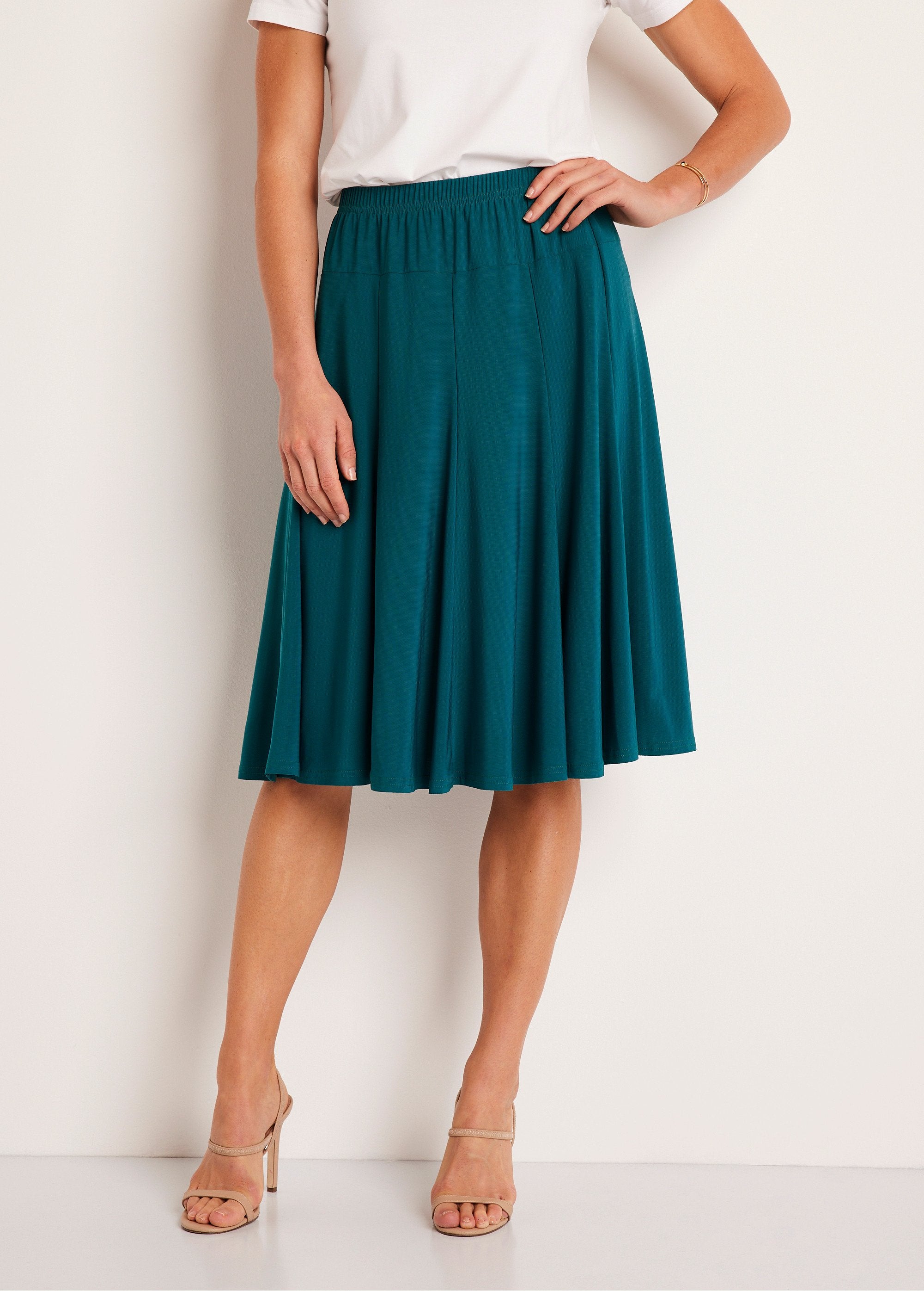 Mid-length_flared_knit_skirt_Green_FA1_slim