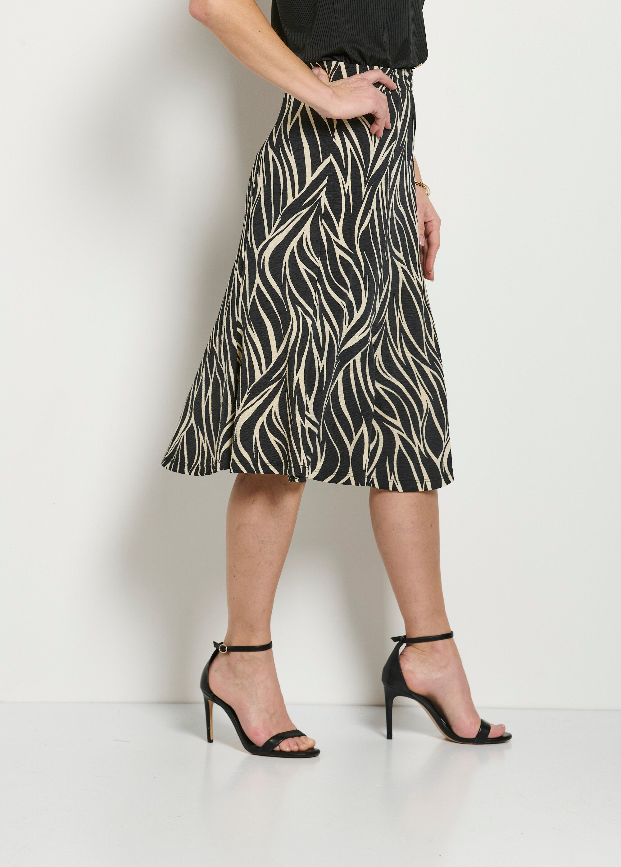 Zebra-print_flared_mid-length_skirt_with_elasticated_waistband_Beige_and_black_DR1_slim