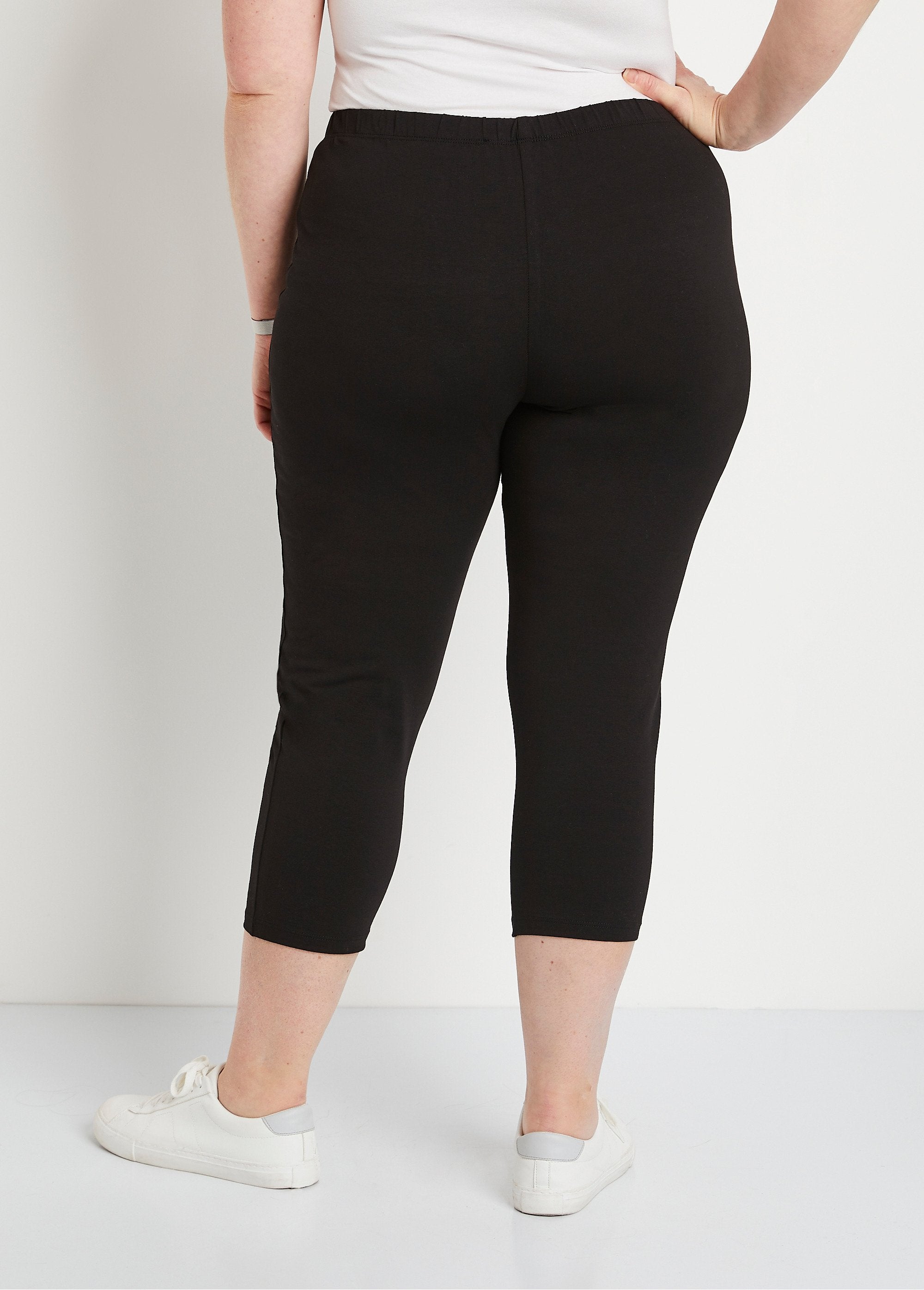 Short_cotton_leggings_with_elasticated_waist_Black_DO1_curvy