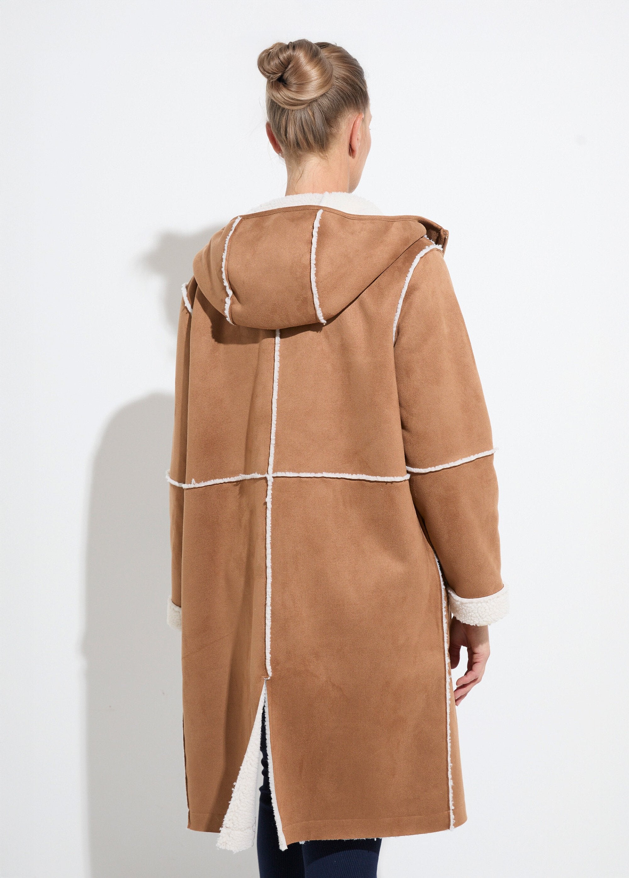 Manteau_zippé_à_capuche_effet_peau_lainée_chaud_Camel_DO1_slim