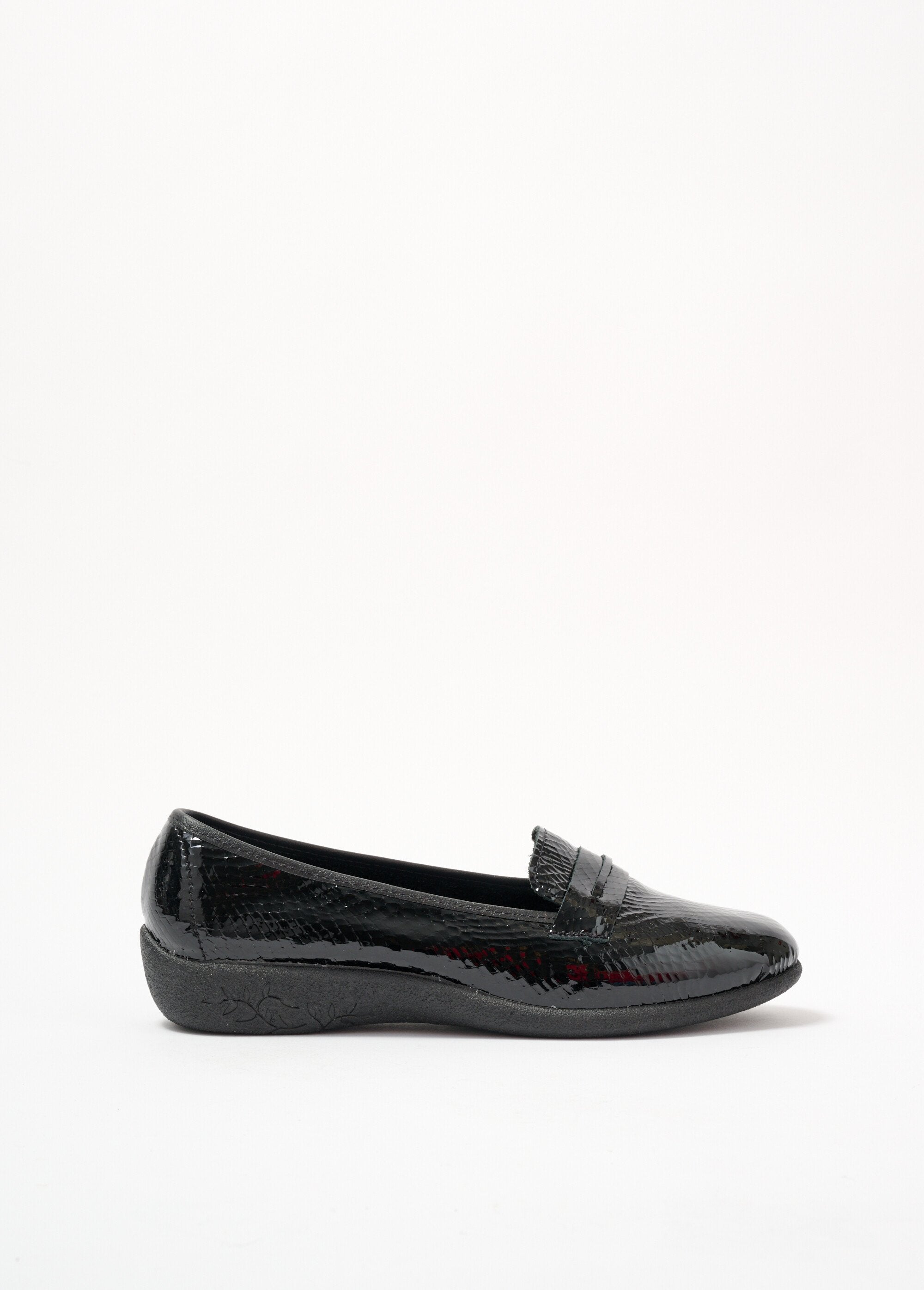 Crocodile-effect_leather_patent_loafers,_width_comfort_Black_DR1_slim