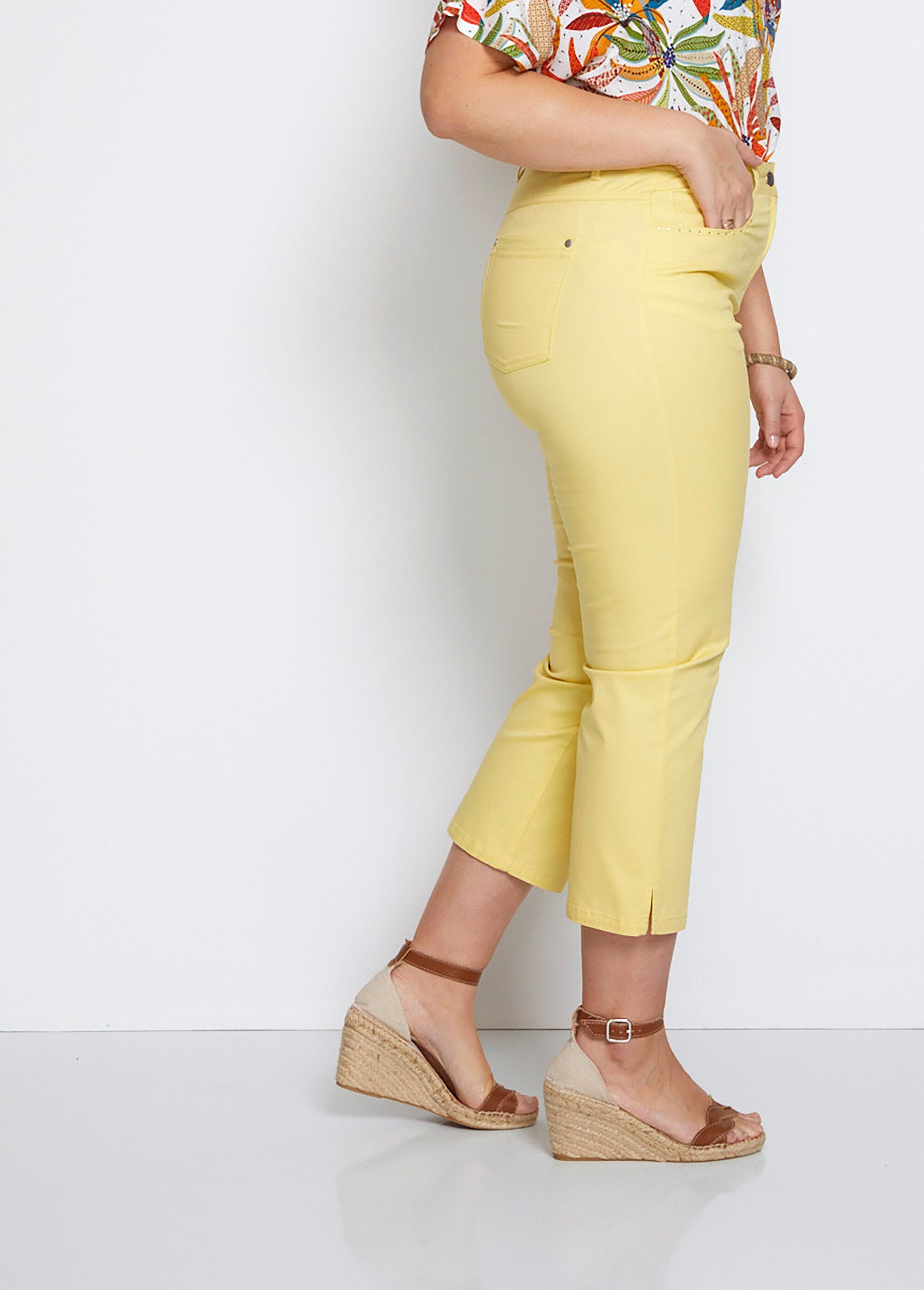 Cropped_pants_with_elasticated_belt_and_5_pockets_YELLOW_DR1_curvy