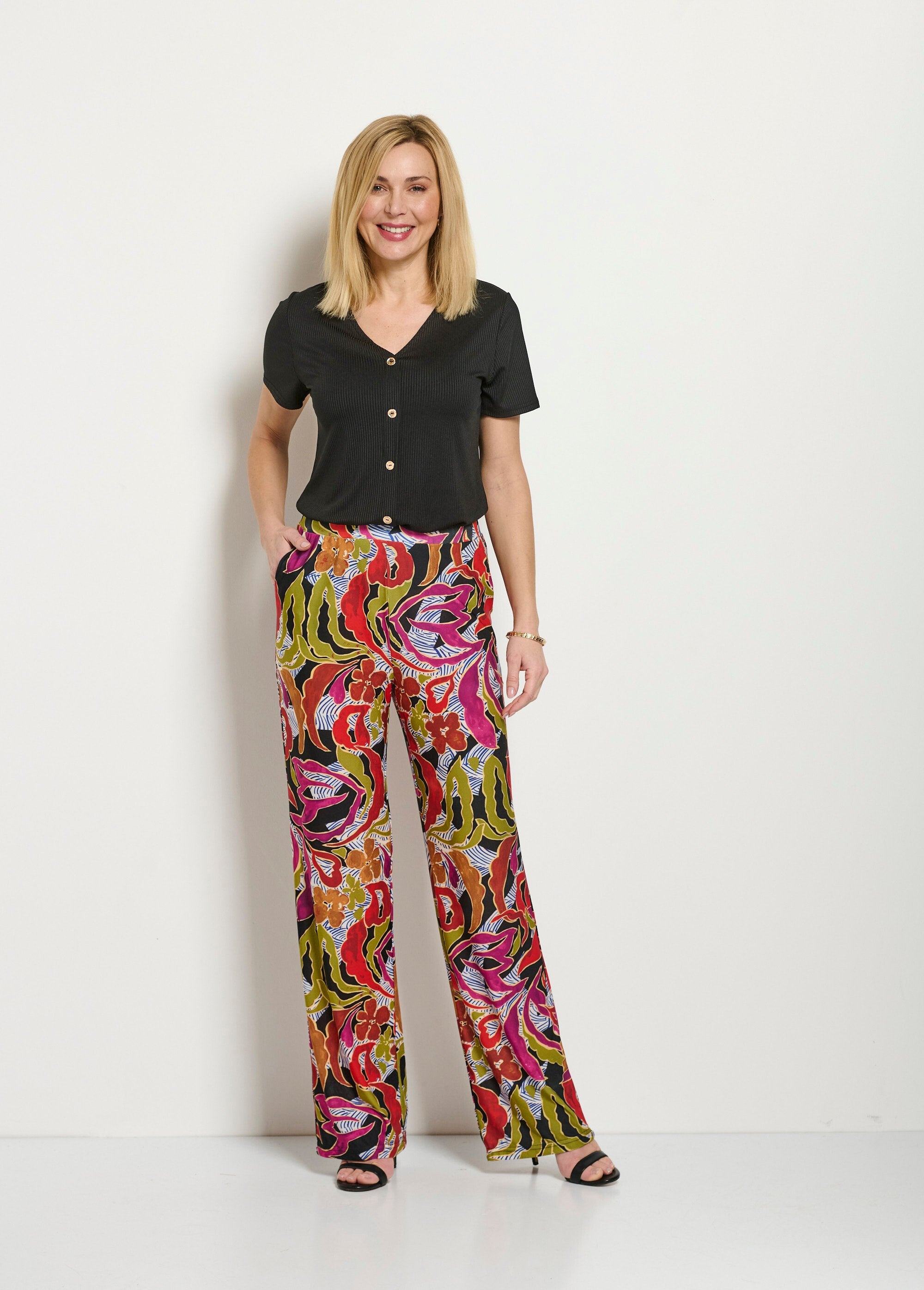 Wide_printed_elasticated_waist_pants_Black_and_parma_SF1_slim