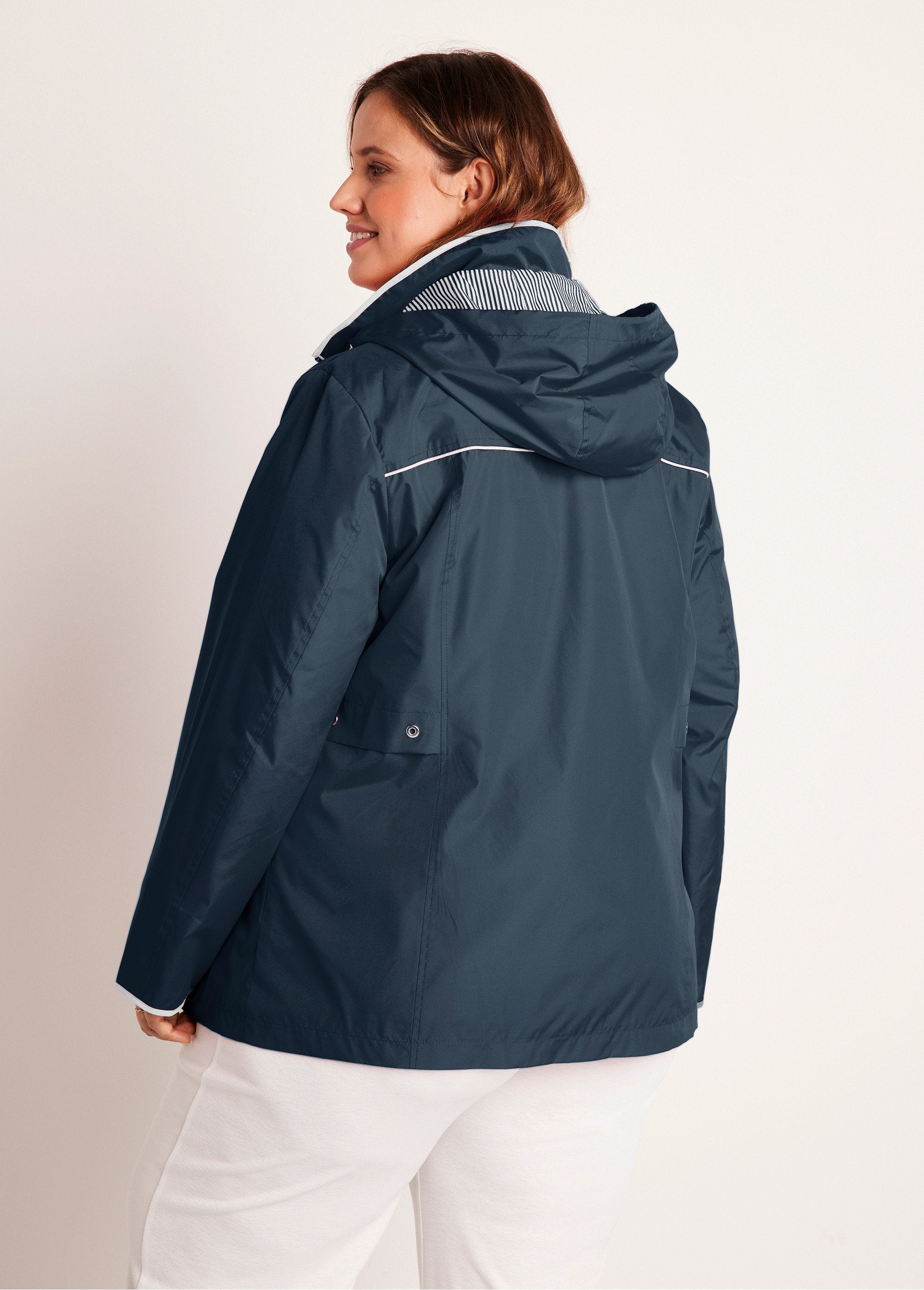 Short_zipped_parka_Marine_DO1_curvy