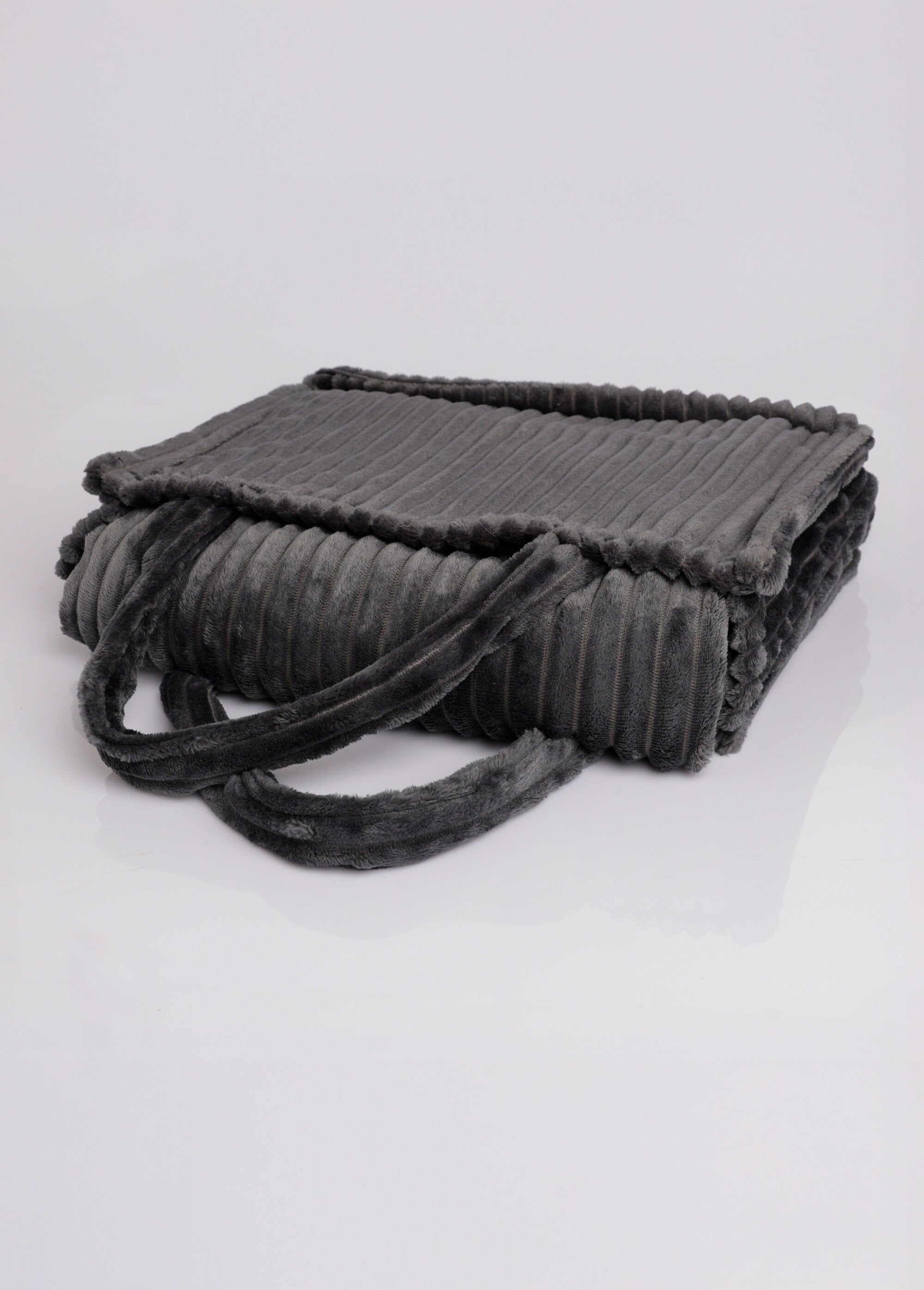 Plush-feel,_ribbed-effect_throw_Anthracite_FA1_slim
