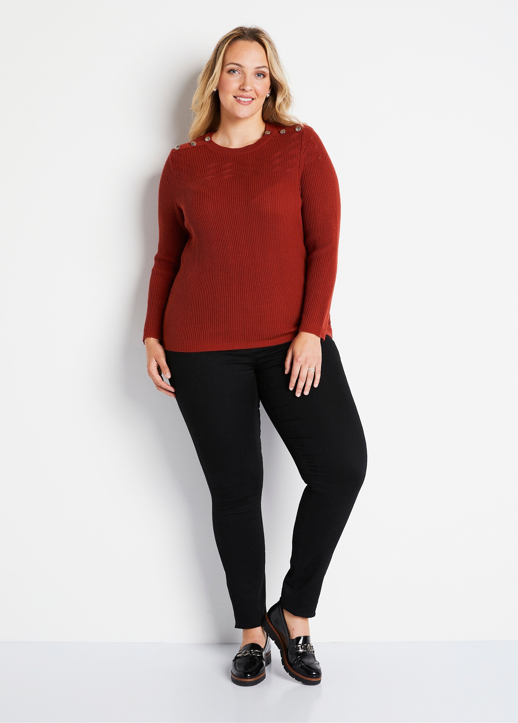 Openwork_ribbed_knit_sweater_with_round_neck_Spicy_SF1_curvy