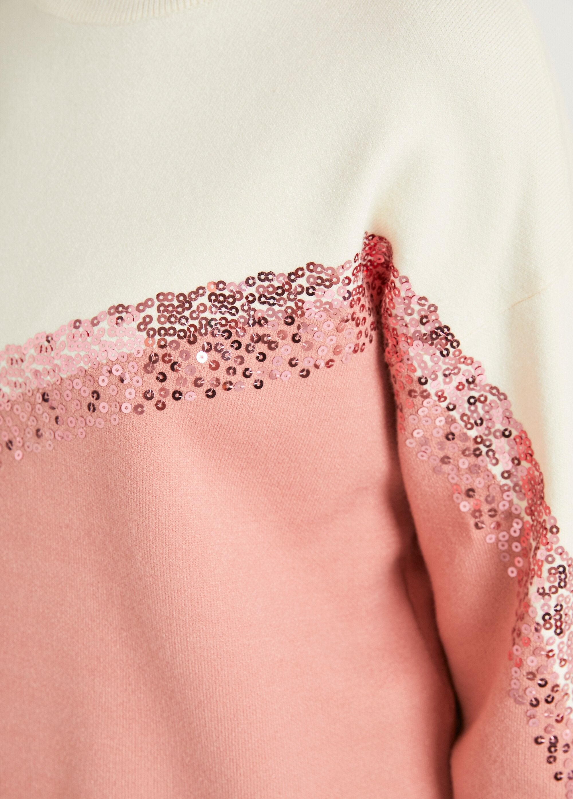 Two-tone_long-sleeved_sequin_sweater_Beige_and_pink_DE2_slim