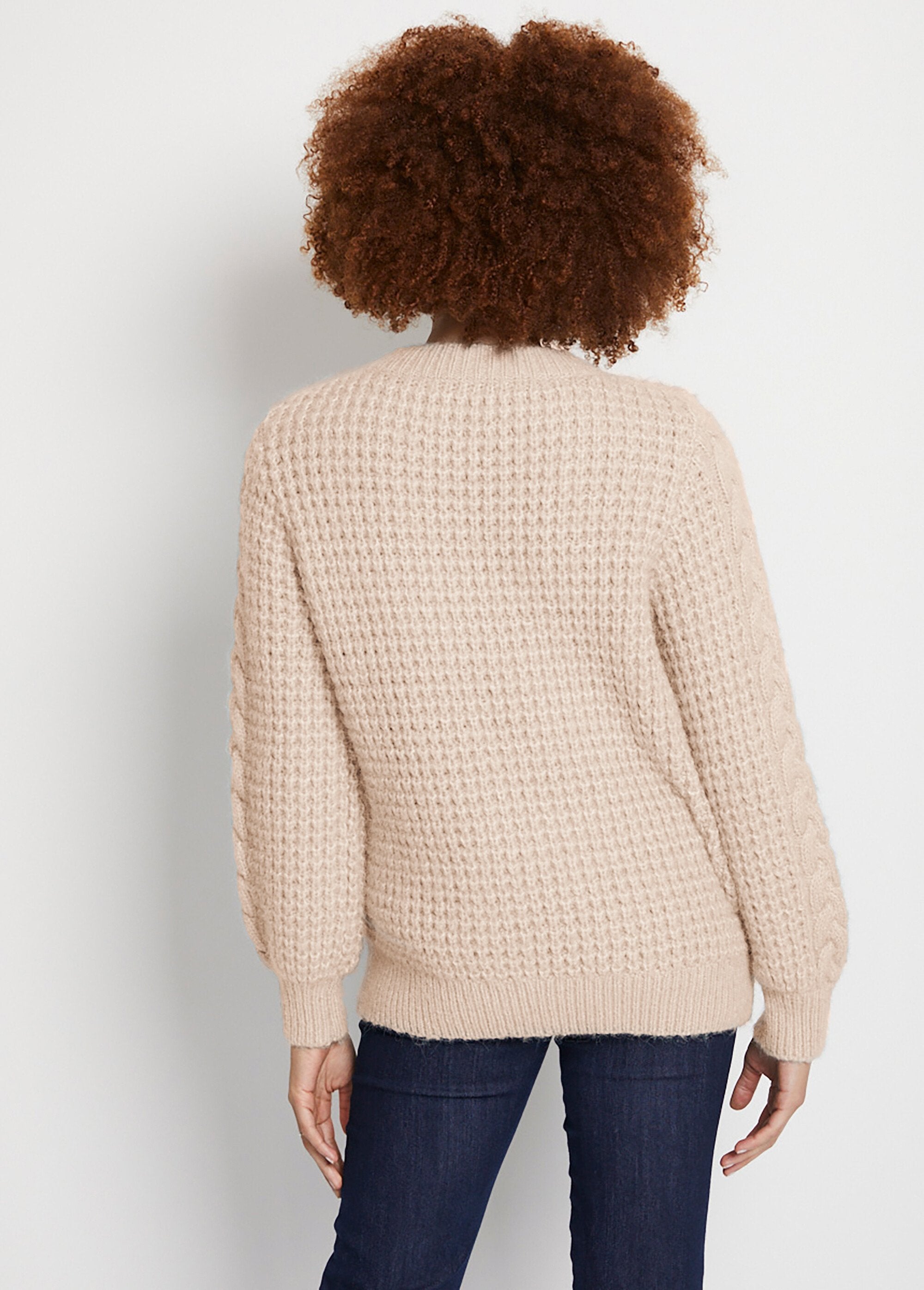 Warm_round_neck_fancy_soft_knit_sweater_String_DO1_slim