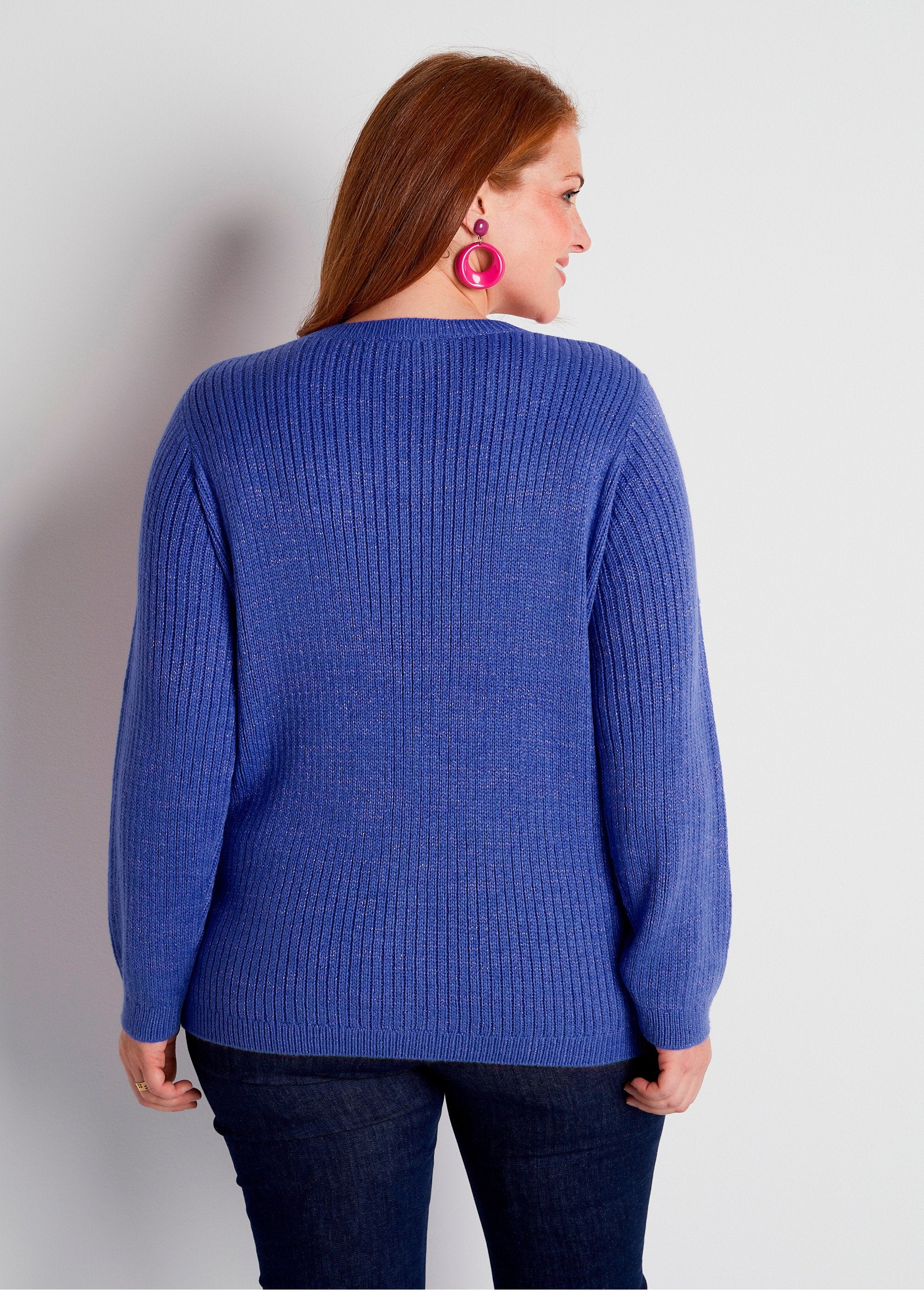 Plain_fancy_knit_V-neck_sweater_Blue_DO1_curvy