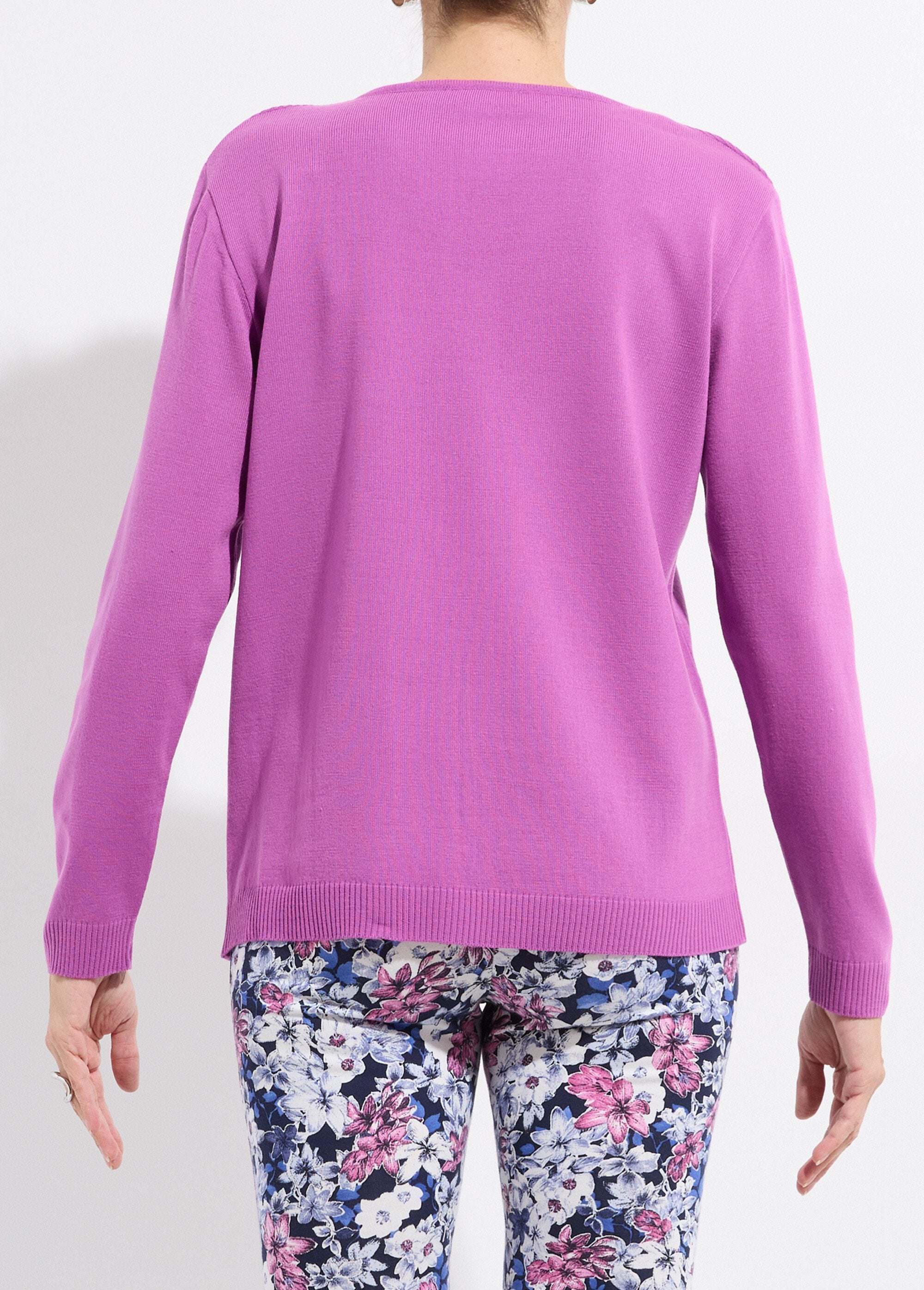 Thin_long-sleeved_V-neck_sweater_Magenta_DO1_slim