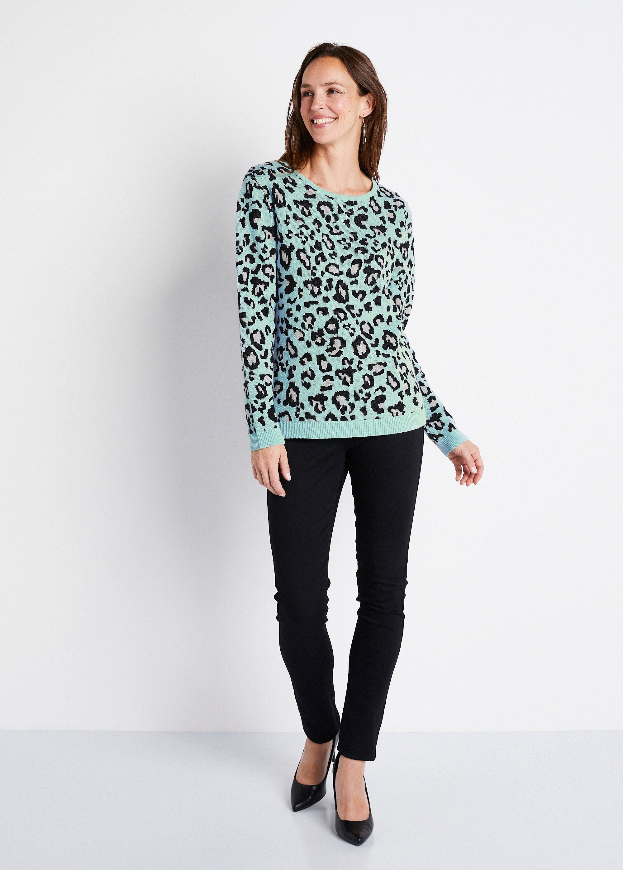 Round_neck_leopard_jacquard_sweater_Onyx_and_black_SF1_slim