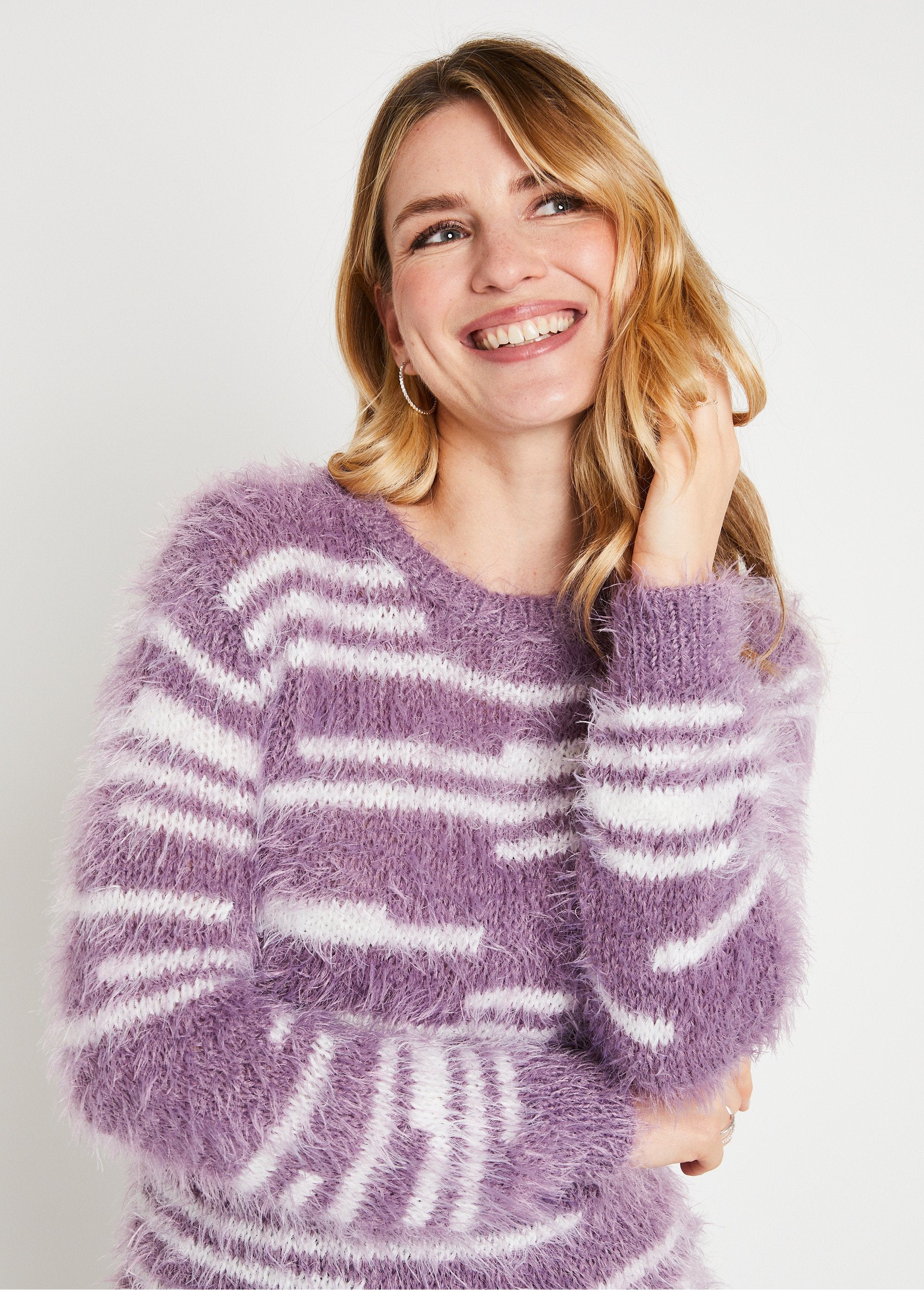 Soft_knit_hairy_effect_sweater_Parma_and_ecru_DE1_slim