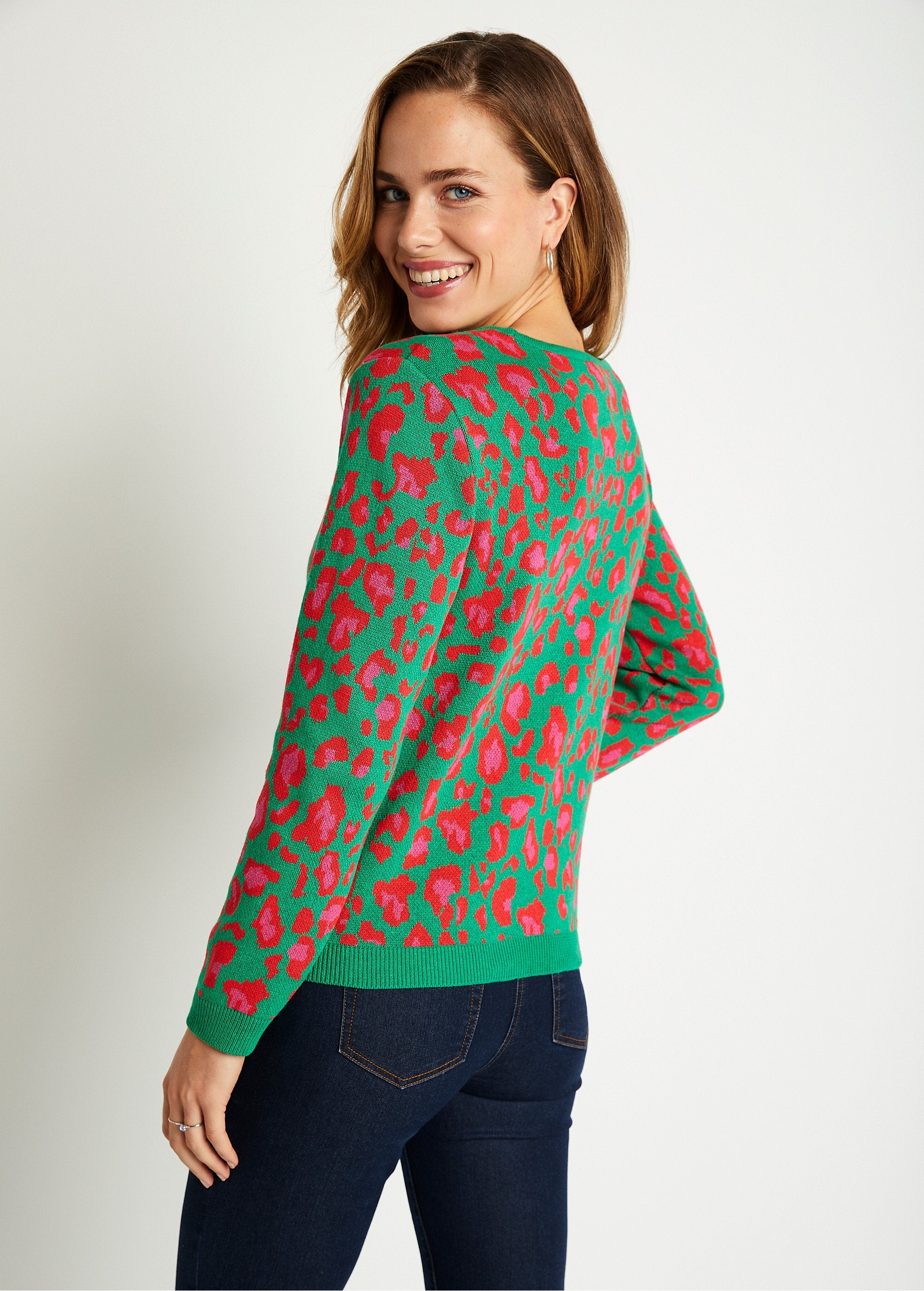 Leopard_pattern_round_neck_sweater_Green_DO1_slim