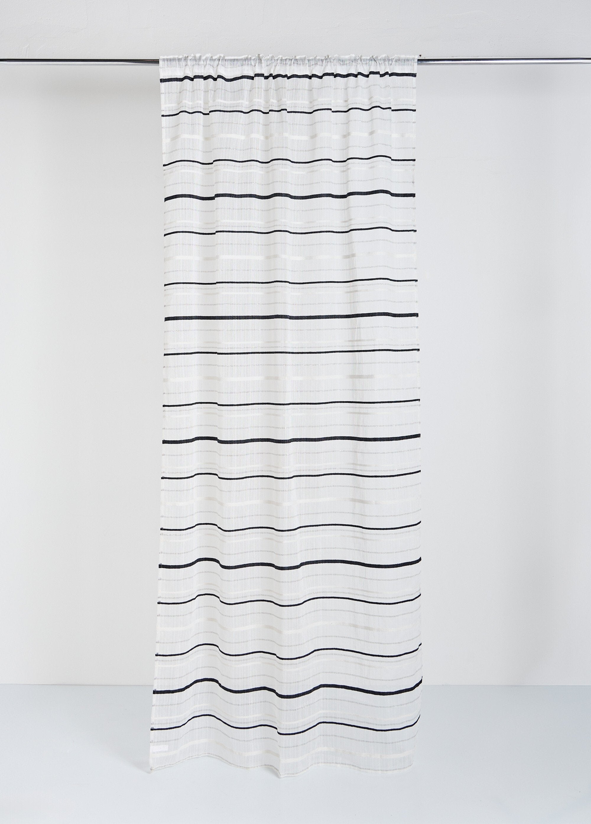 Single-panel_curtain_with_two-tone_gathered_trim_Black_stripe_FA1_slim