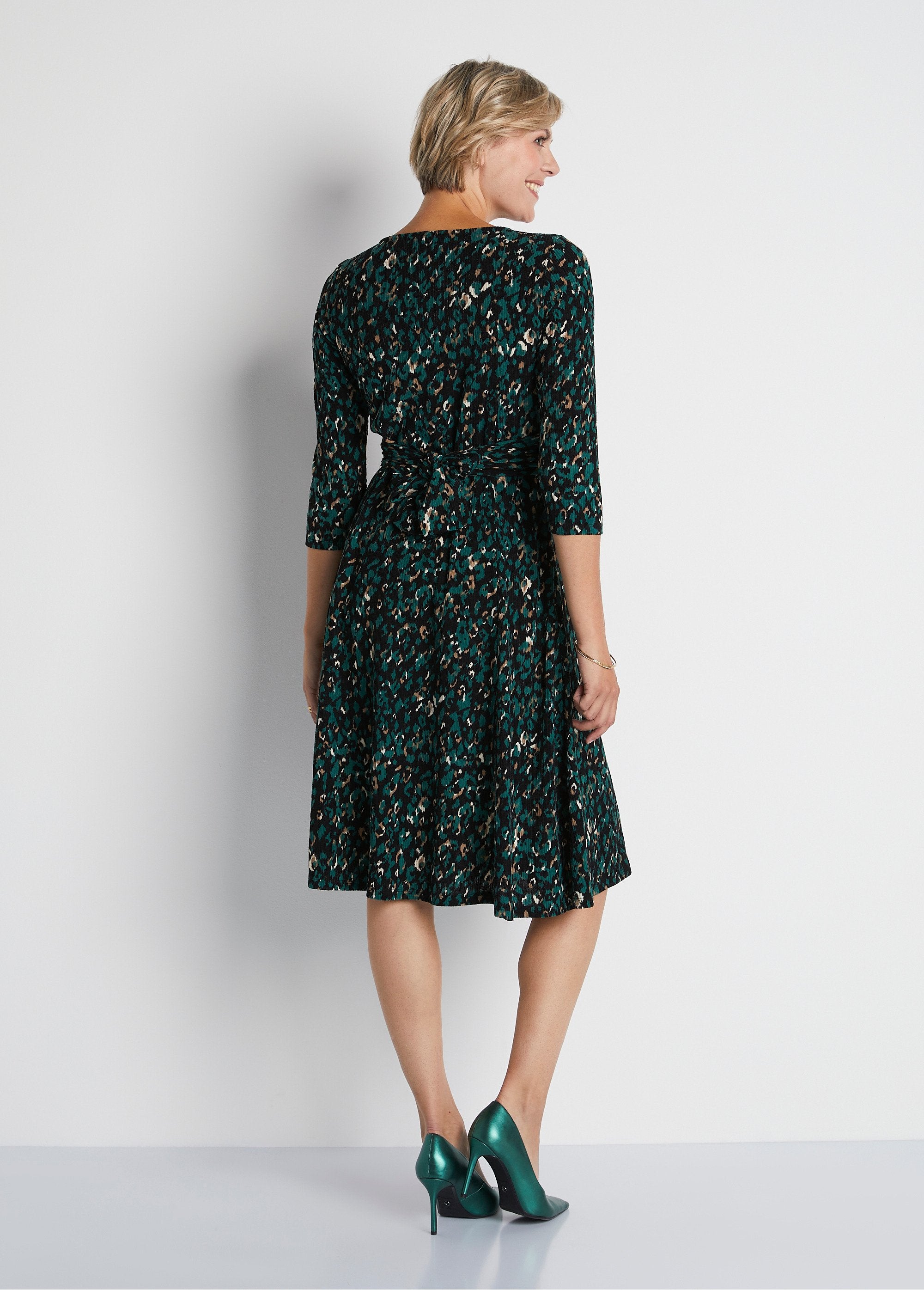 Short_knit_wrap_dress_Green_print_DO1_slim