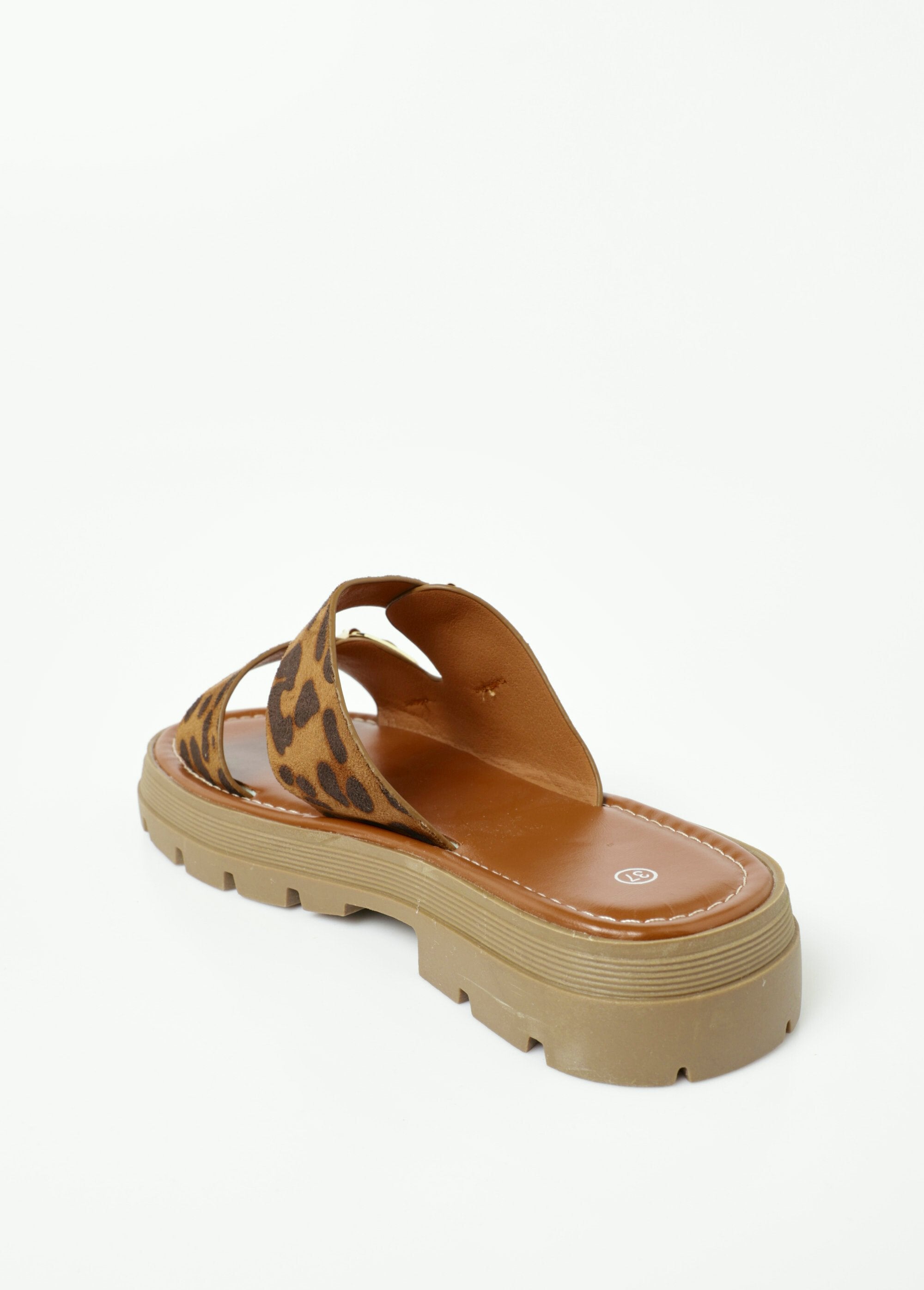 Wedge_sandals_with_buckles_Leopard_DO1_slim