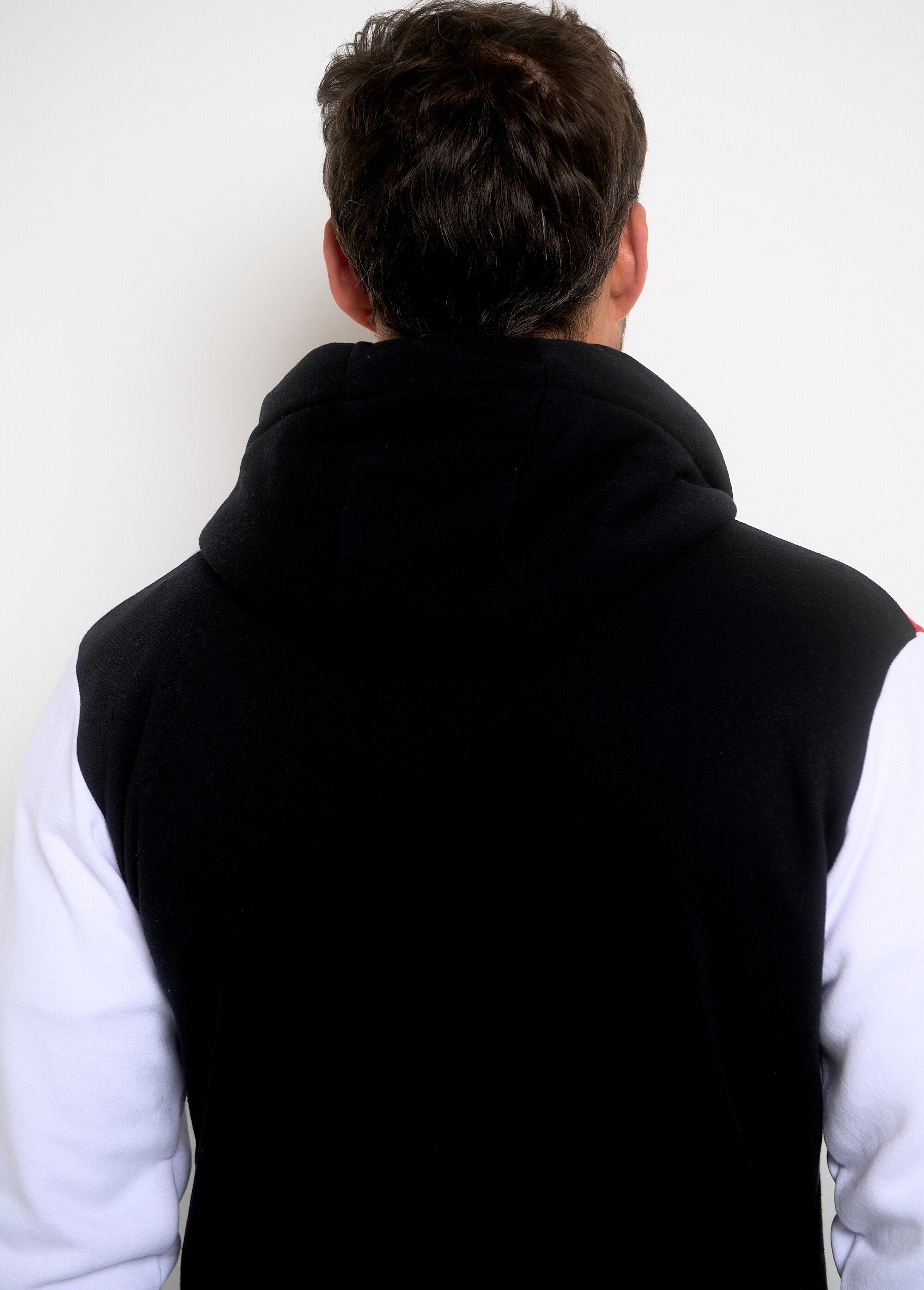 Hooded_sweatshirt_with_zipped_pockets_and_logo_Black_DO2_slim