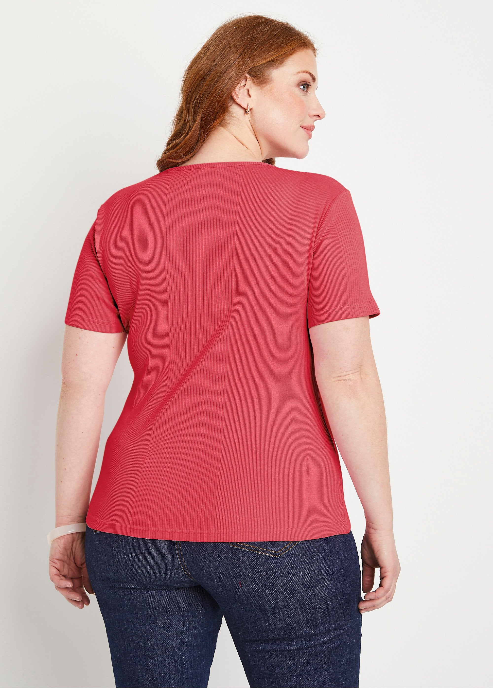 Short_ribbed_knit_round_neck_t-shirt_Morello_cherry_DO1_curvy