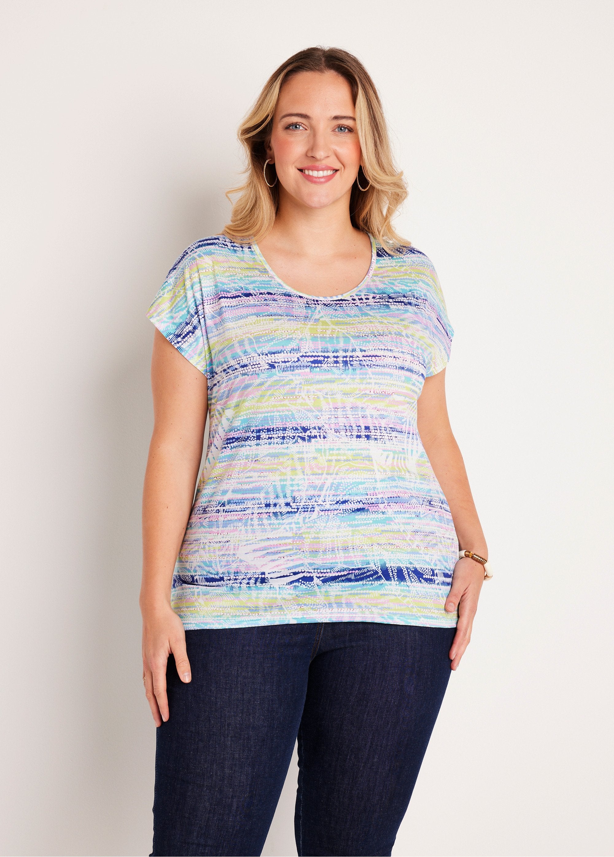 Short_straight_t-shirt_with_graphic_pattern_Green_print_FA1_curvy