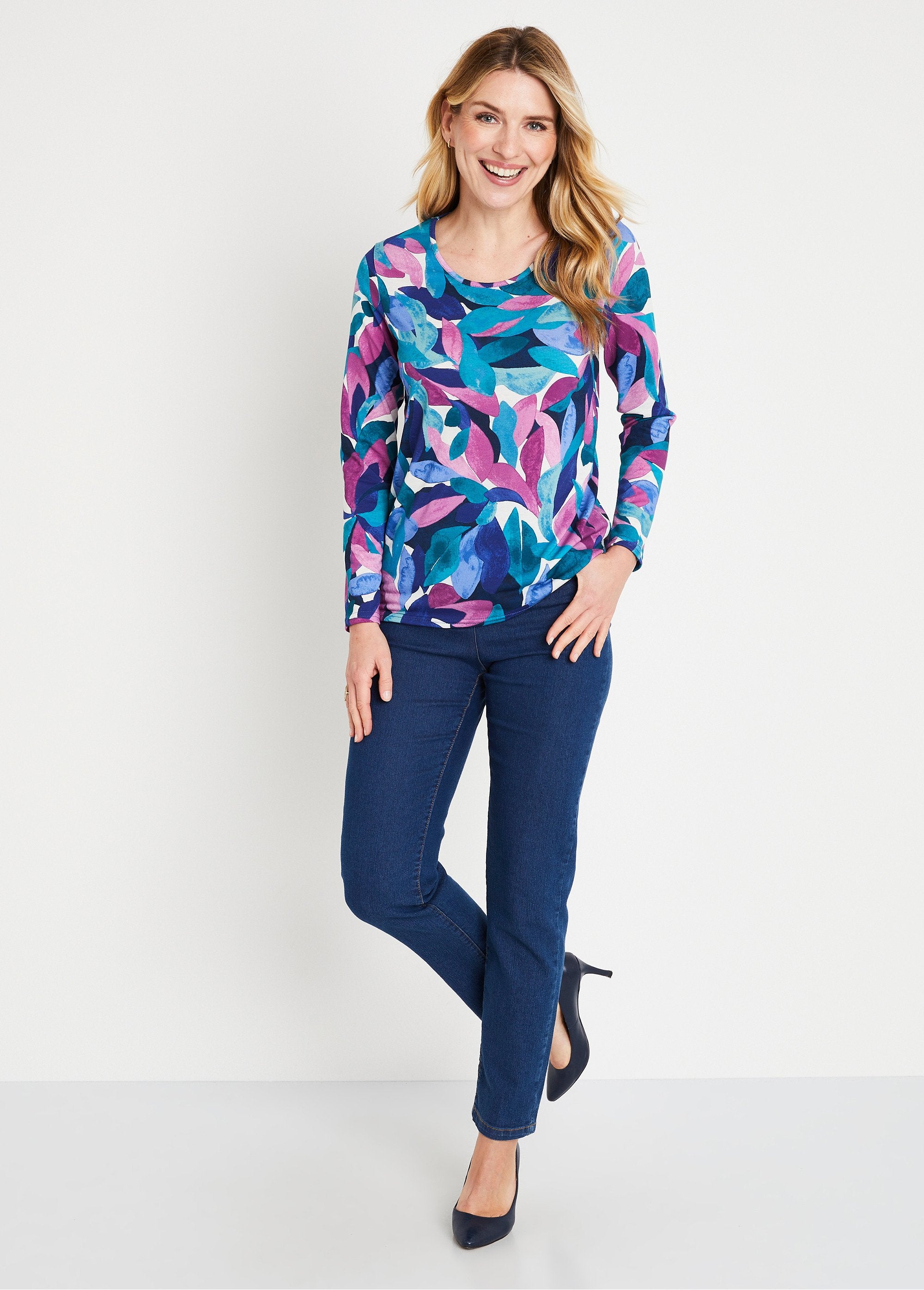 Floral_print_short_flowing_T-shirt_round_neck_Blue_and_pink_SF1_slim