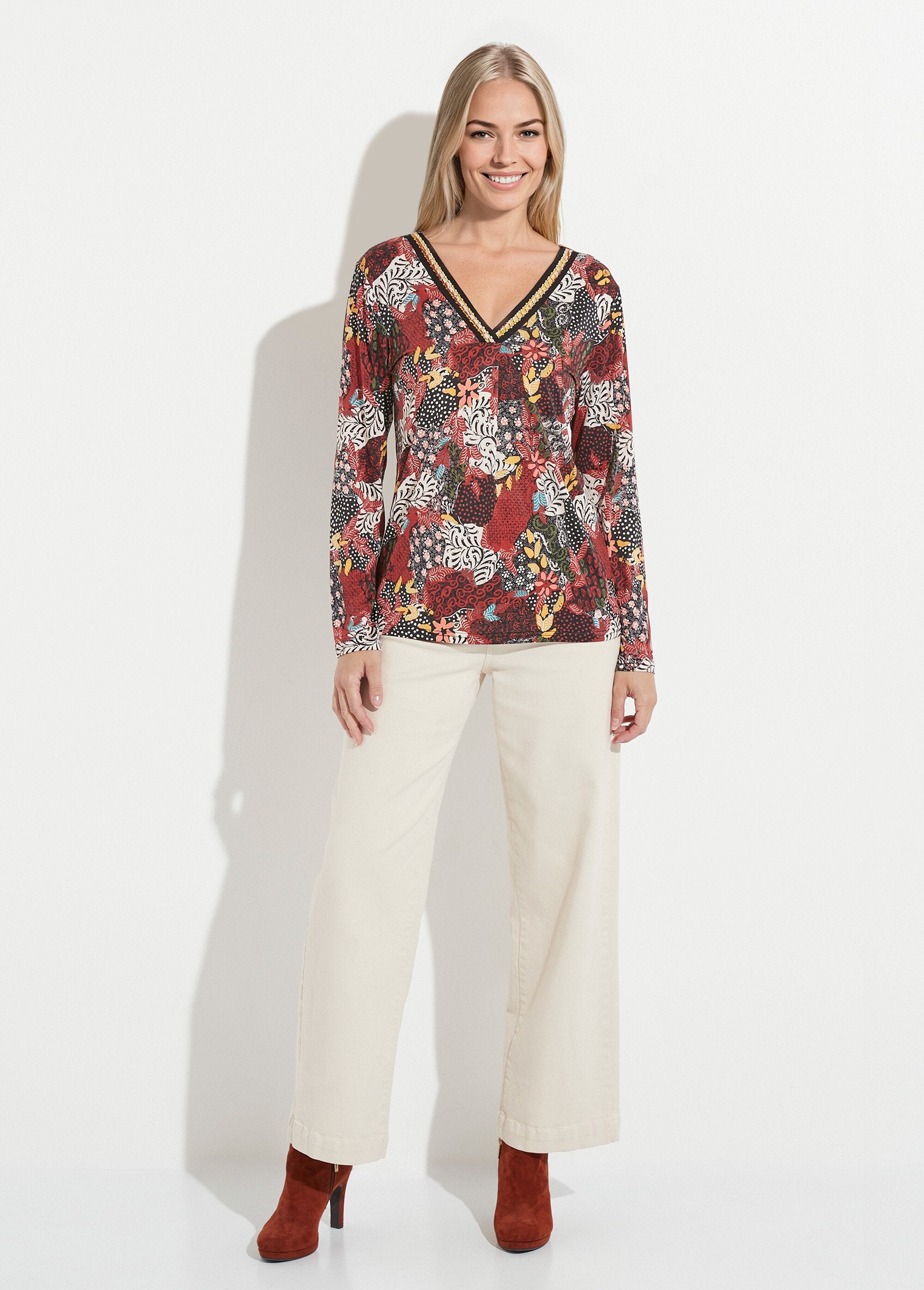 Long,_loose-fitting_printed_V-neck_long-sleeved_T-shirt_Brick_printer_SF1_slim