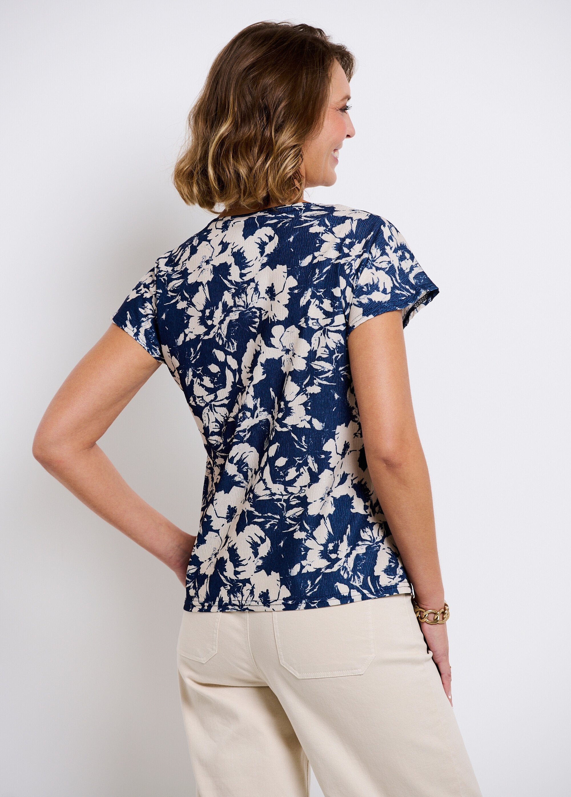 Plain_or_floral_print_short-sleeved_T-shirt_Navy_and_beige_DO1_slim