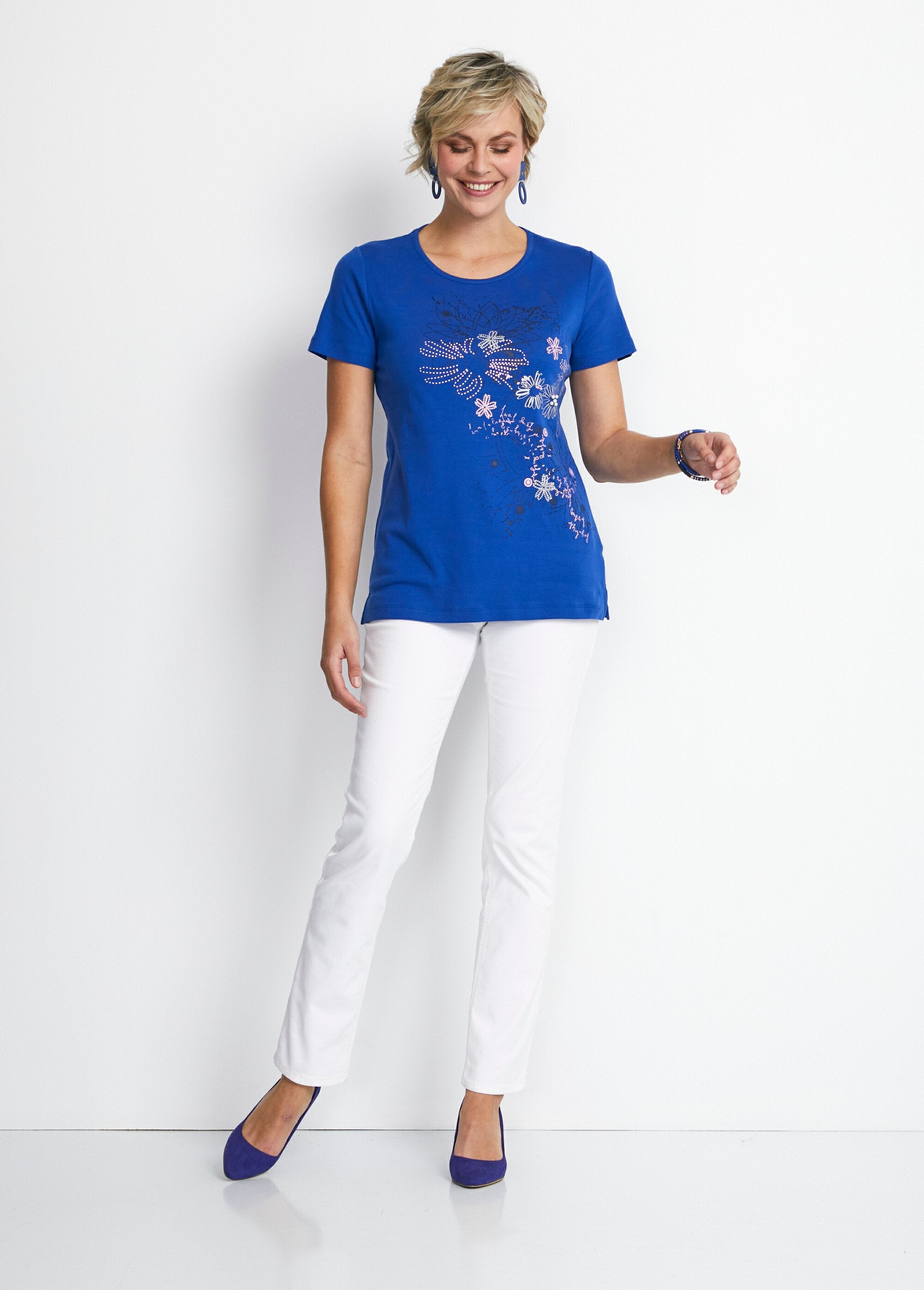 Long_floral_pattern_t-shirt_with_side_slits_Blue_SF1_slim