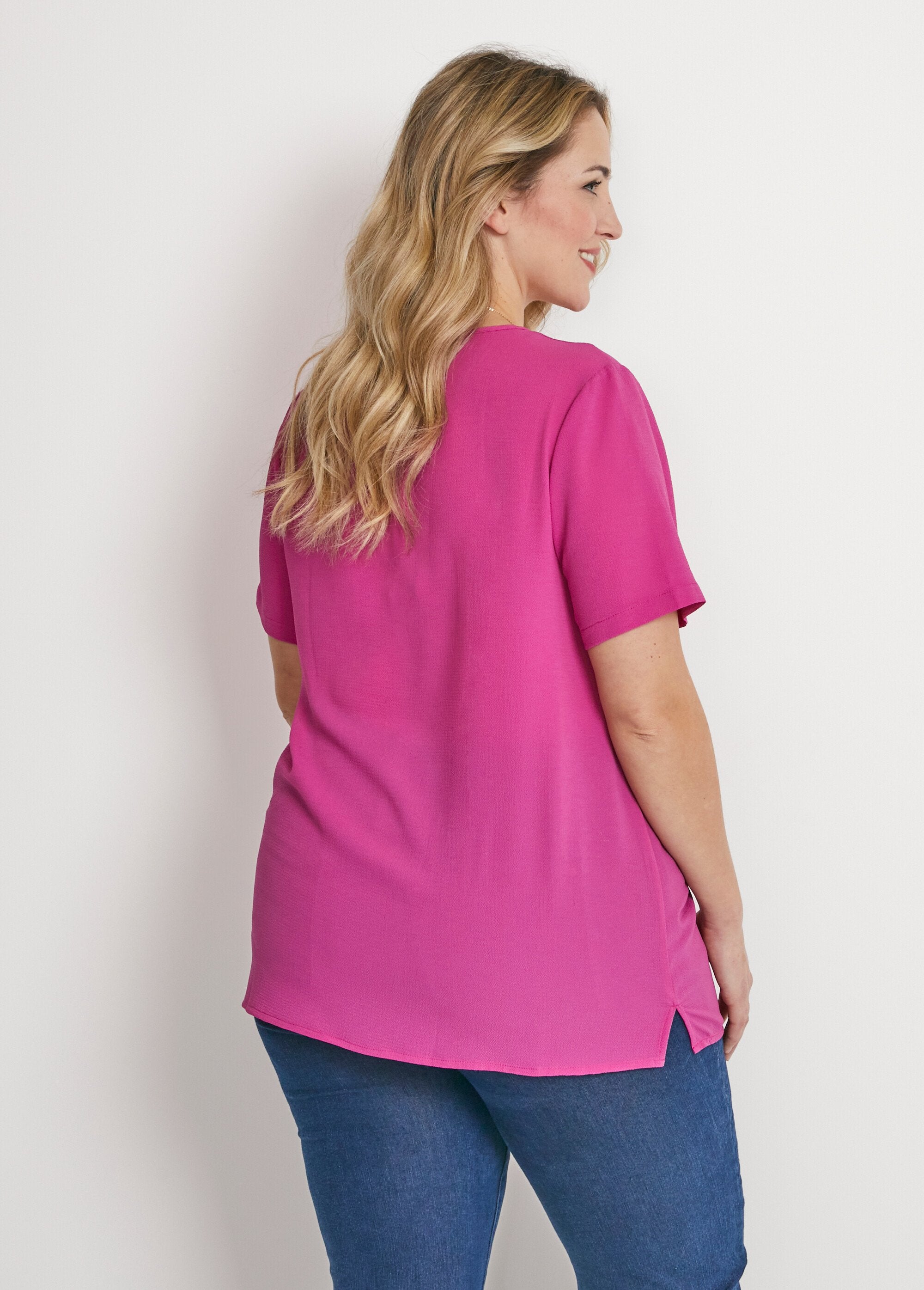 Ample_mid-length_tunic_in_crepe_fabric_Plain_fuchsia_DO1_curvy