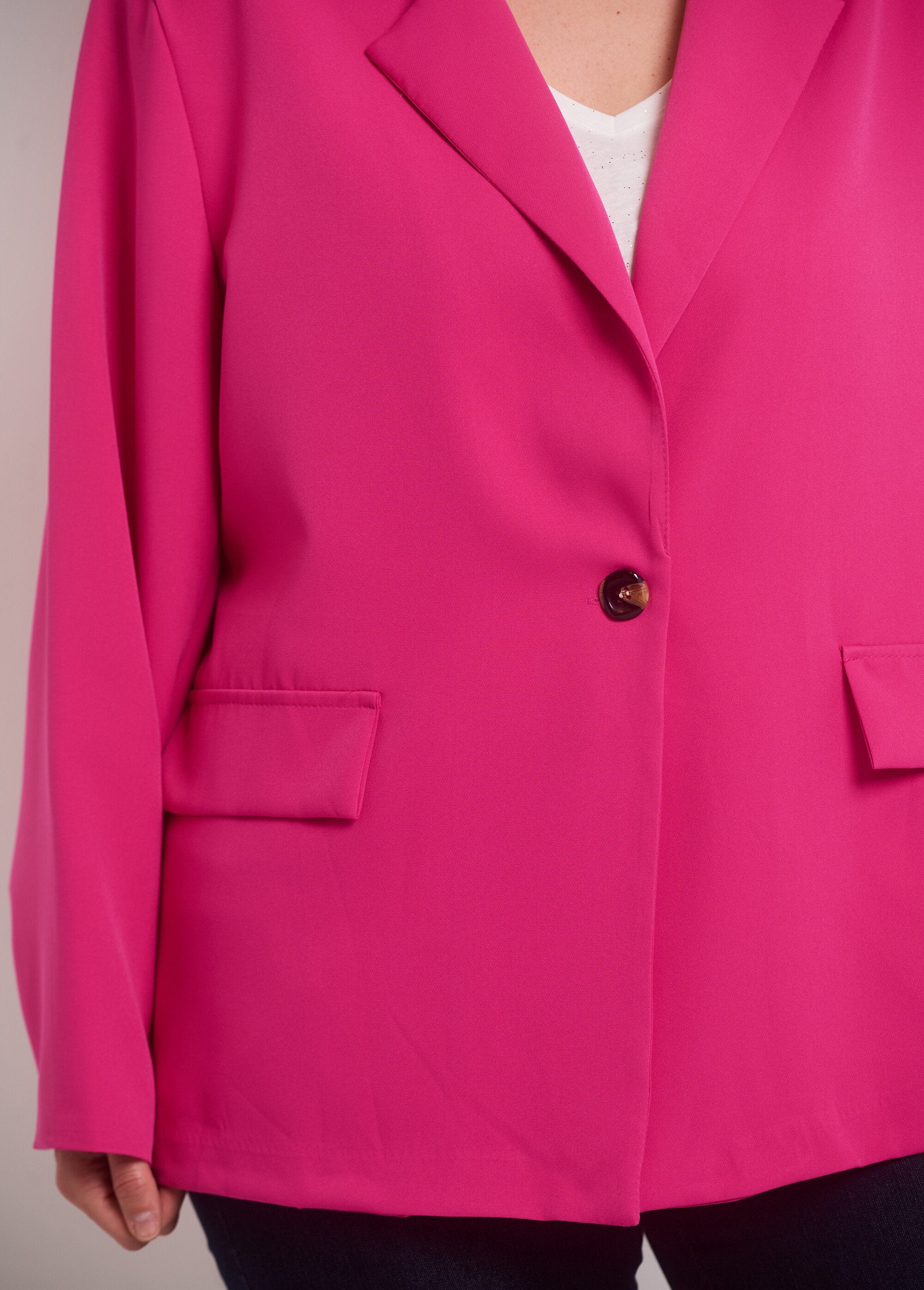 Fluid_blazer_jacket_with_tailored_collar_Fuchsia_DE2_curvy