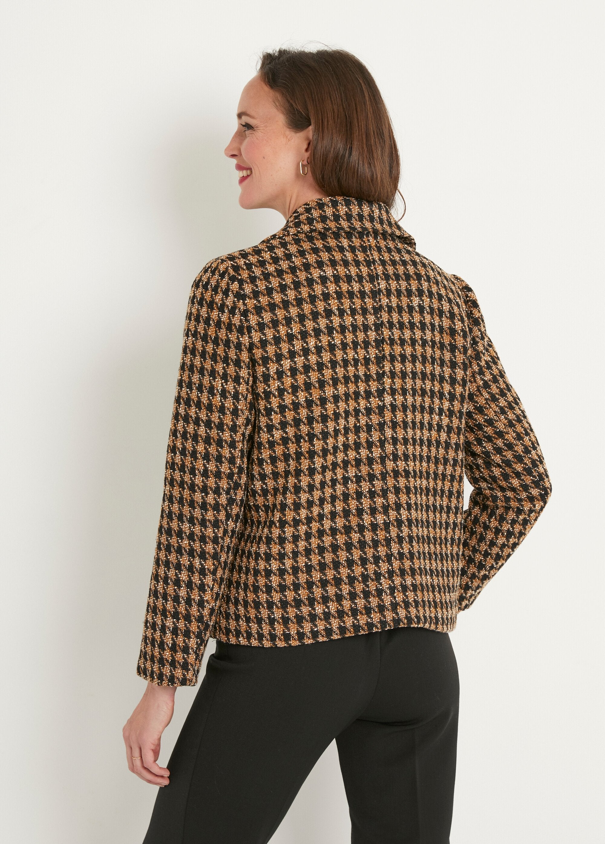 Short_jacquard_houndstooth_button-down_jacket_Camel_and_black_DO1_slim