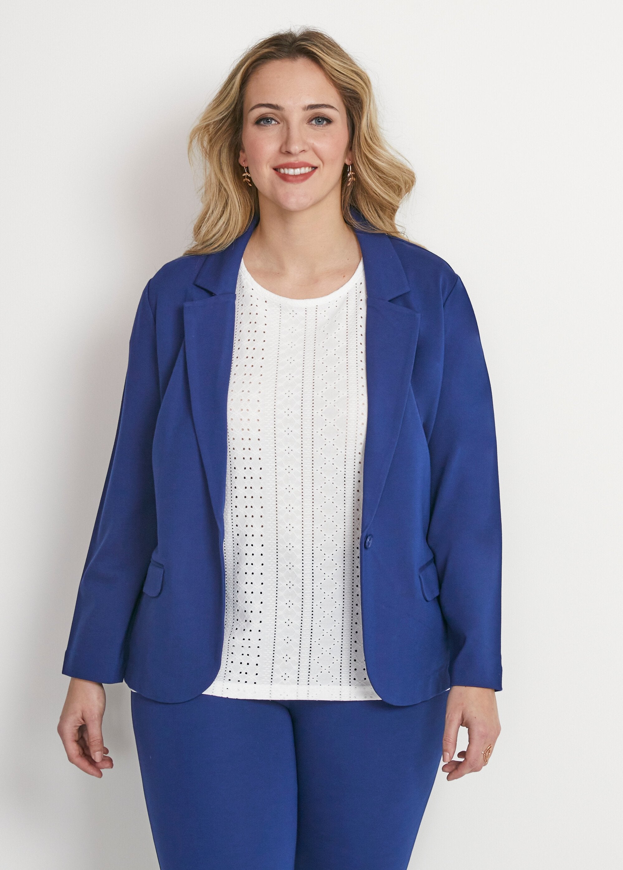 Straight_buttoned_jacket_in_plain_Milano_knit_Navy_blue_FA1_curvy