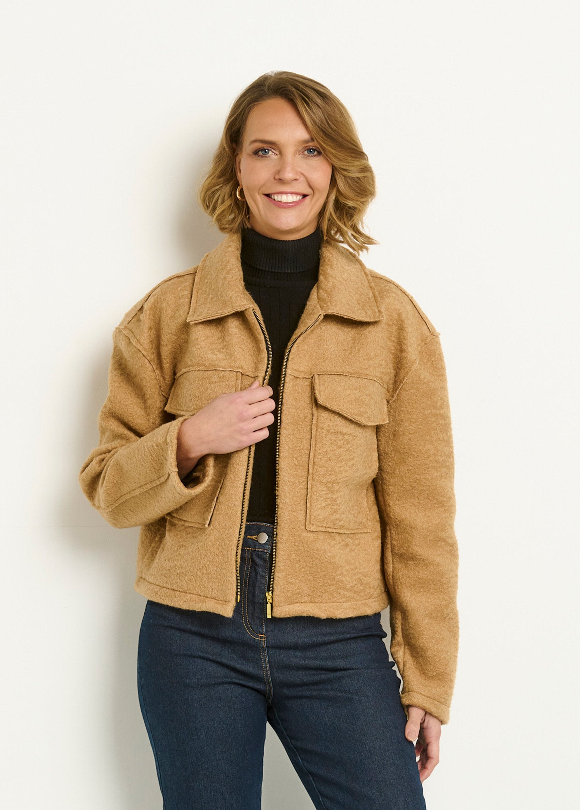 Short_zipped_jacket_in_bouclette_camel_FA1_slim