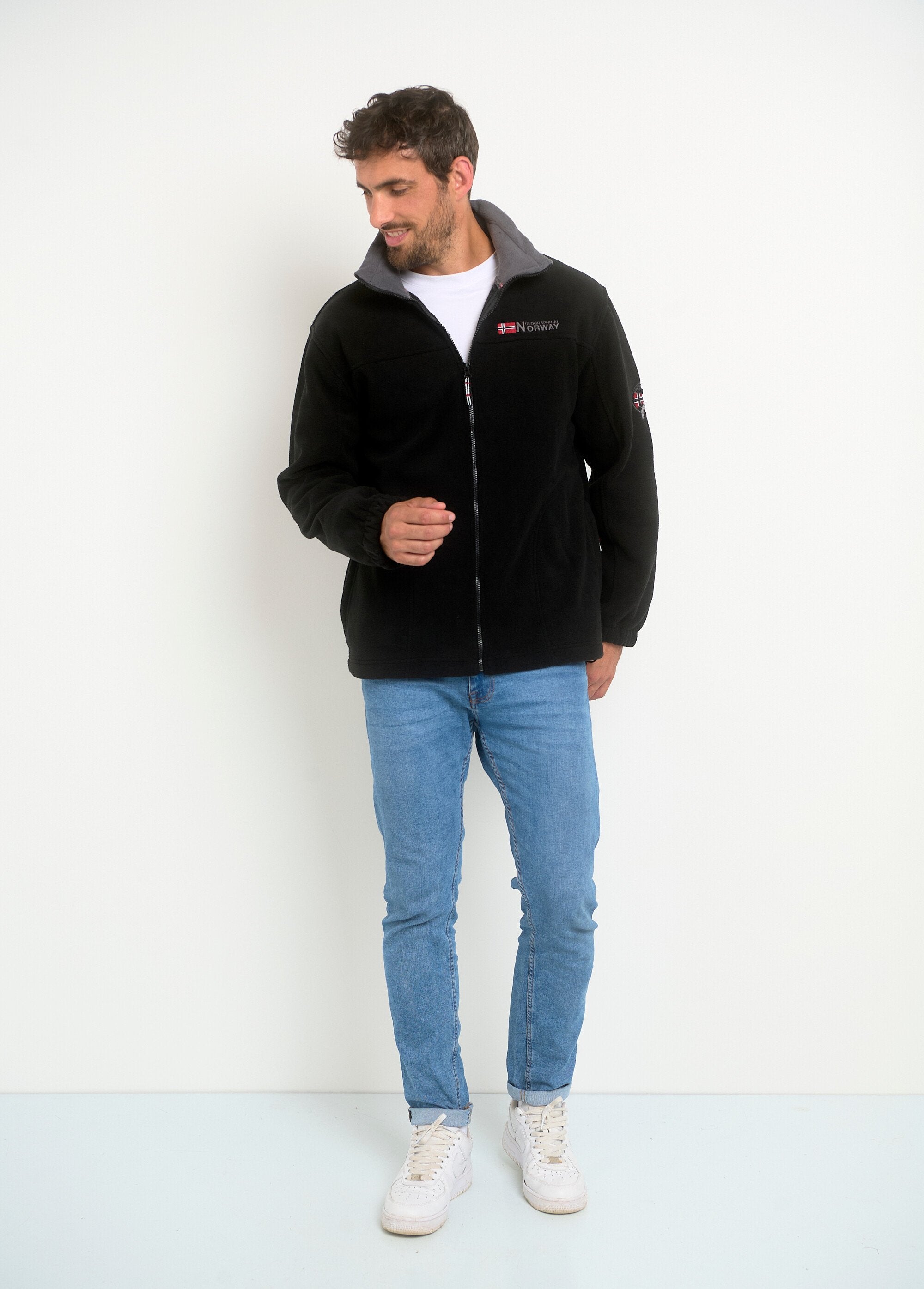 Fleece_jacket_with_retractable_hood_Black_SF1_slim