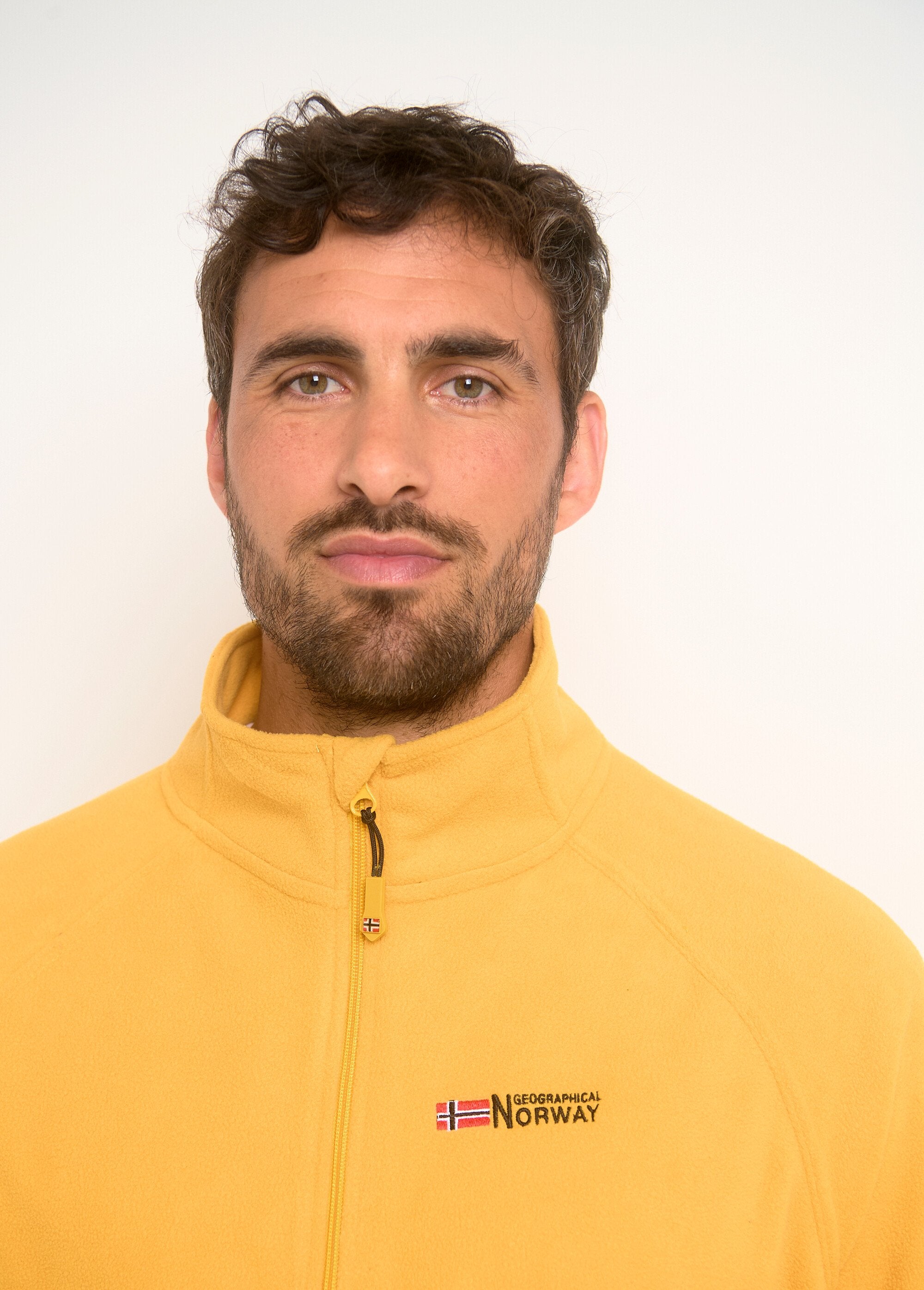 Warm_fleece_jacket_with_stand-up_collar_Mustard_DE1_slim