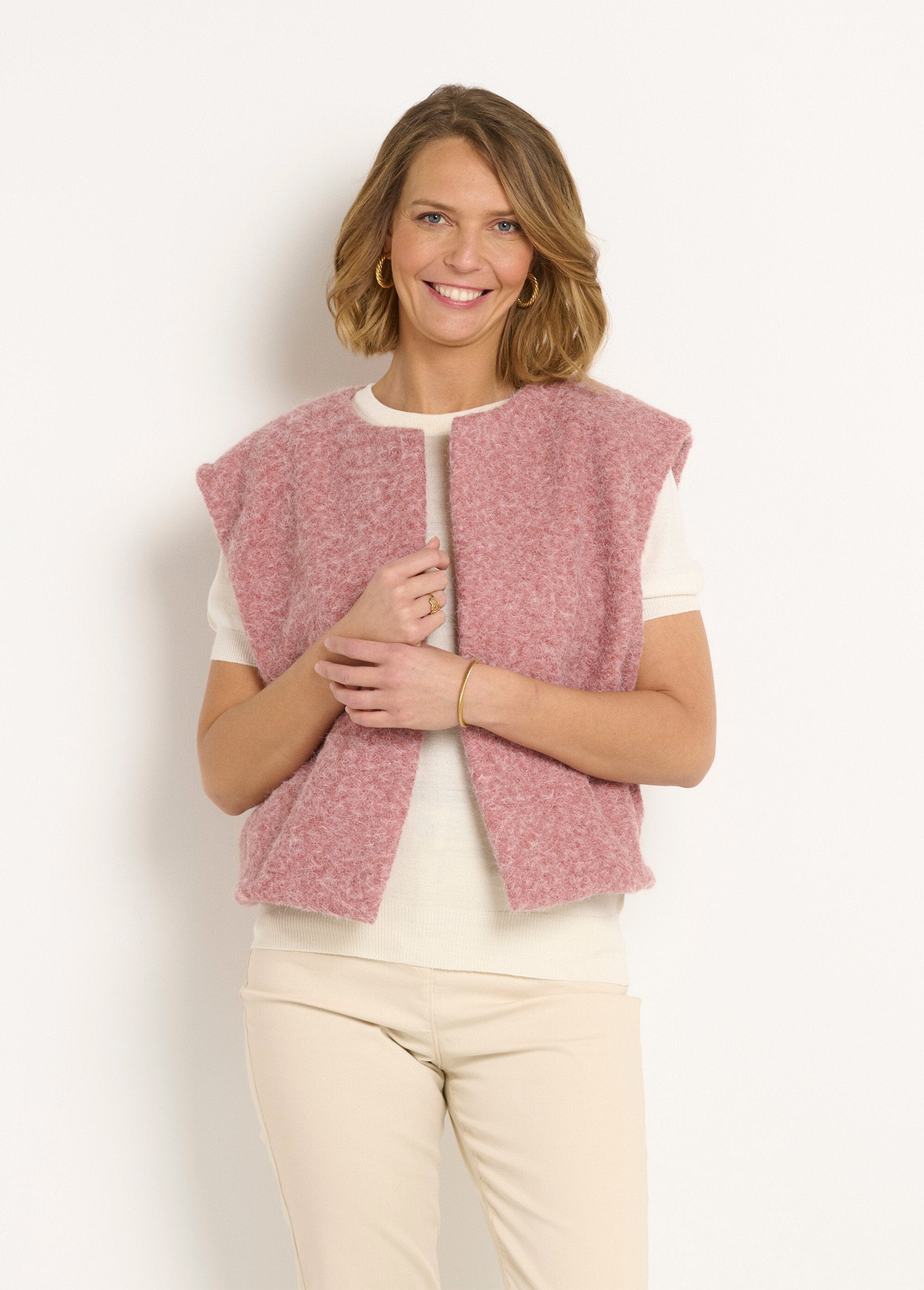 Sleeveless_jacket_with_a_woolen_look_Nude_pink_FA1_slim