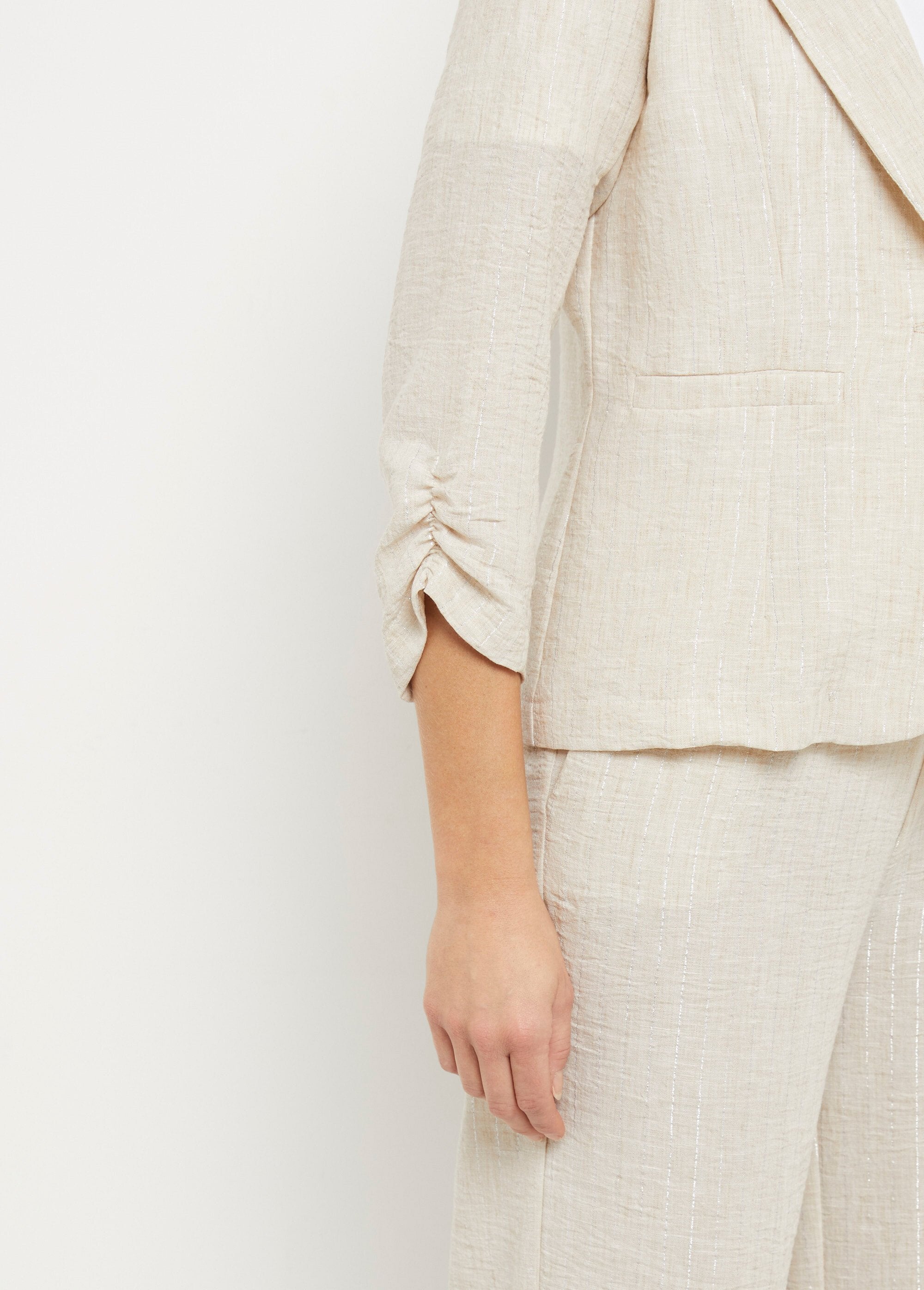 Veste_tailleur_rayée,_aspect_irrégulier_Beige_DE2_slim